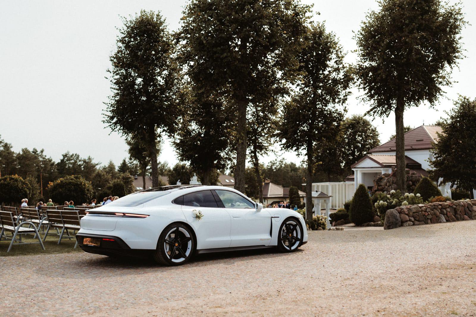 Białe Porsche Taycan 4S - najbardziej nowoczesne auto w naszej flocie ! 571km !