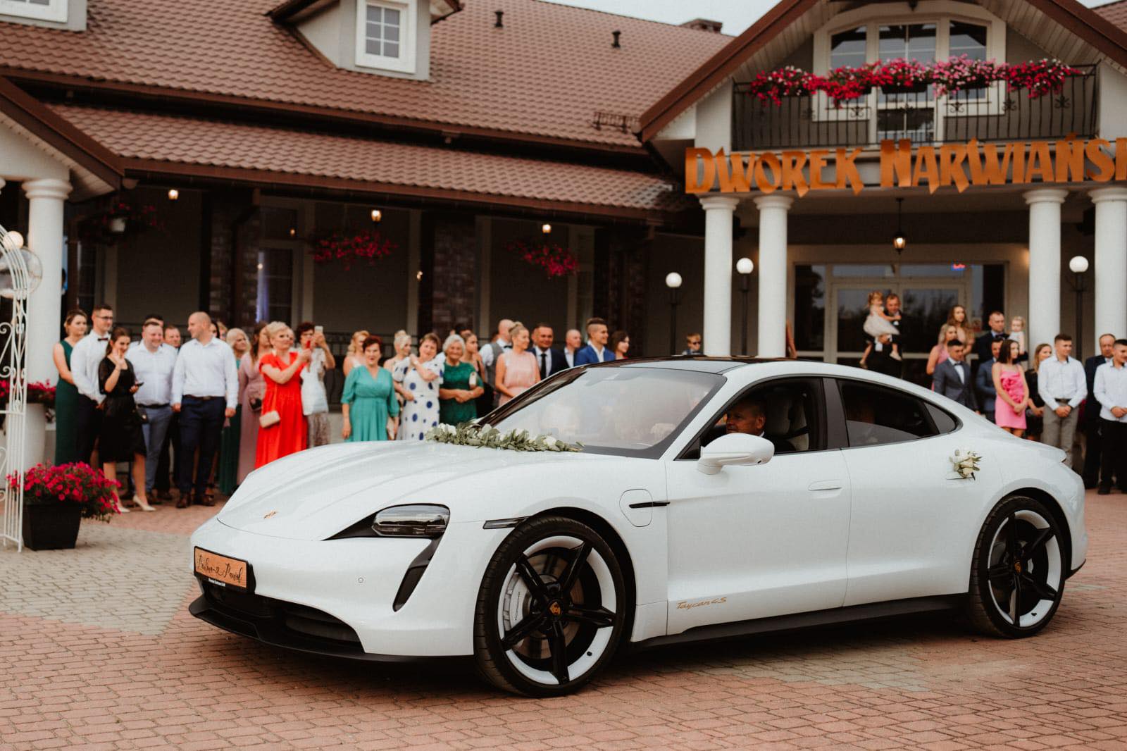Białe Porsche Taycan 4S - najbardziej nowoczesne auto w naszej flocie ! 571km !