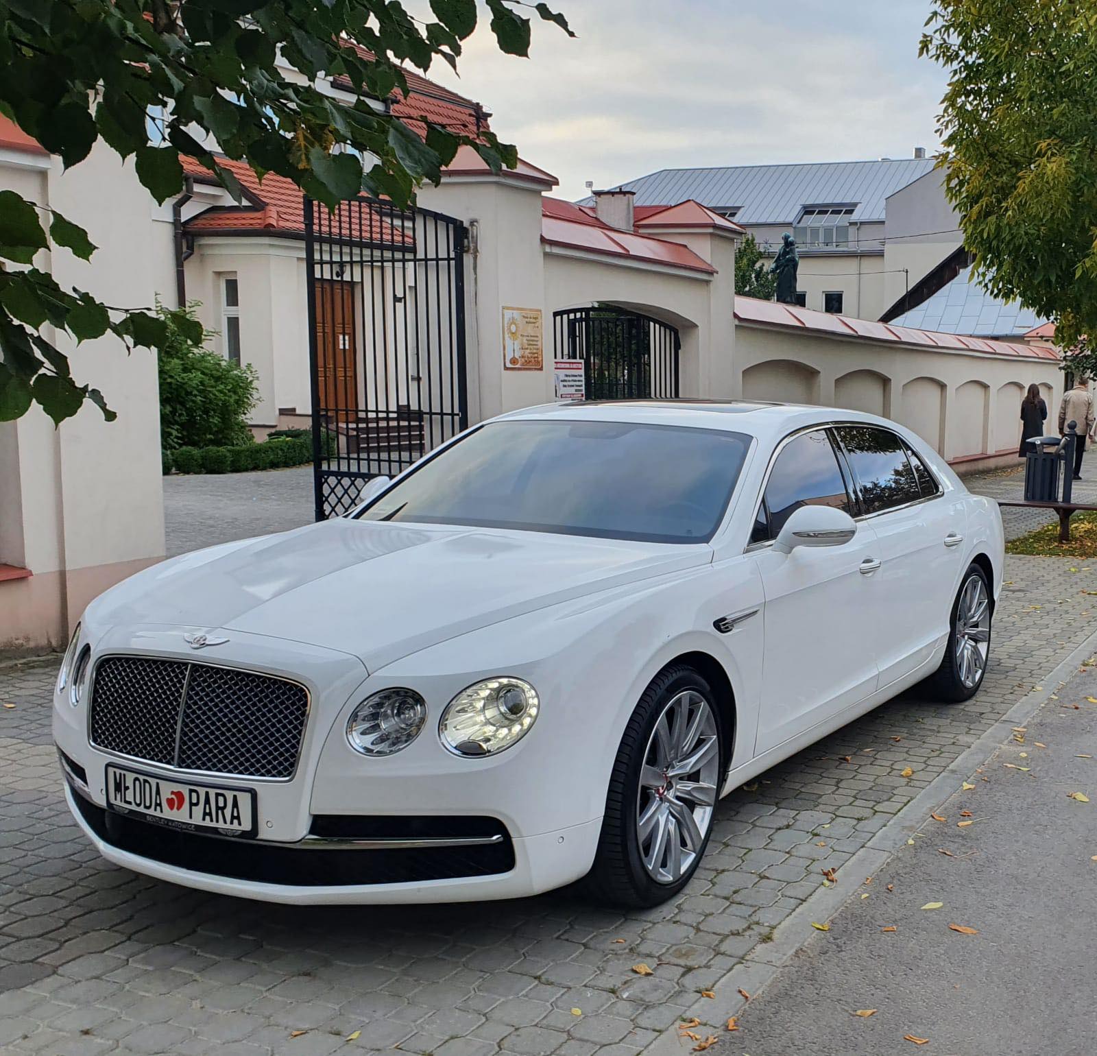 Biały Bentley Continental Flying Spur / jasne wnętrze / możliwość prowadzenia !