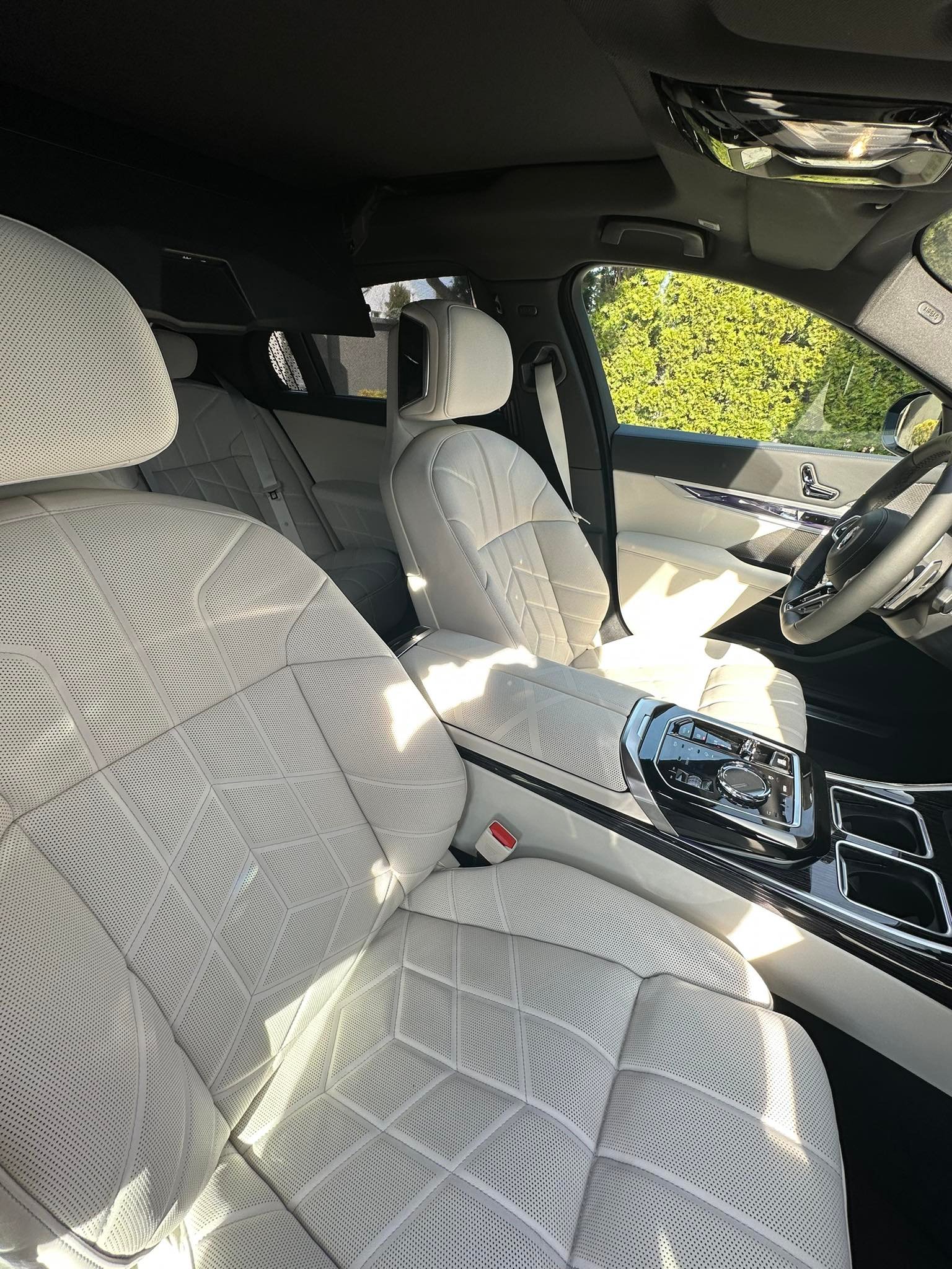 Najnowsze Bmw serii 7 G70 Long 2023 białe wnętrze !!! Możliwość prowadzenia
