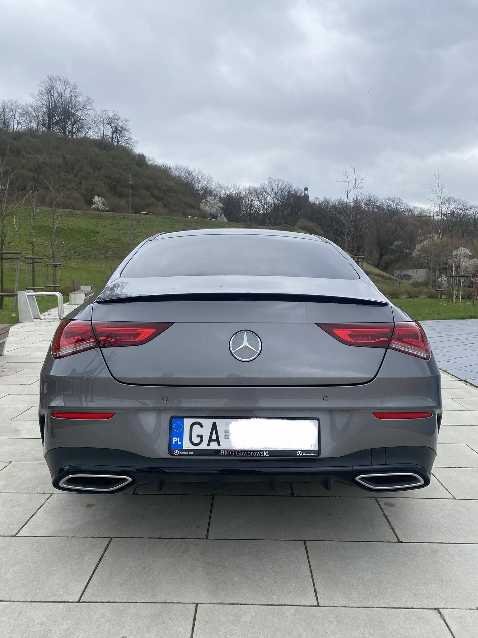 Piękny, grafitowy Mercedes Cla w pakiecie Night AMG