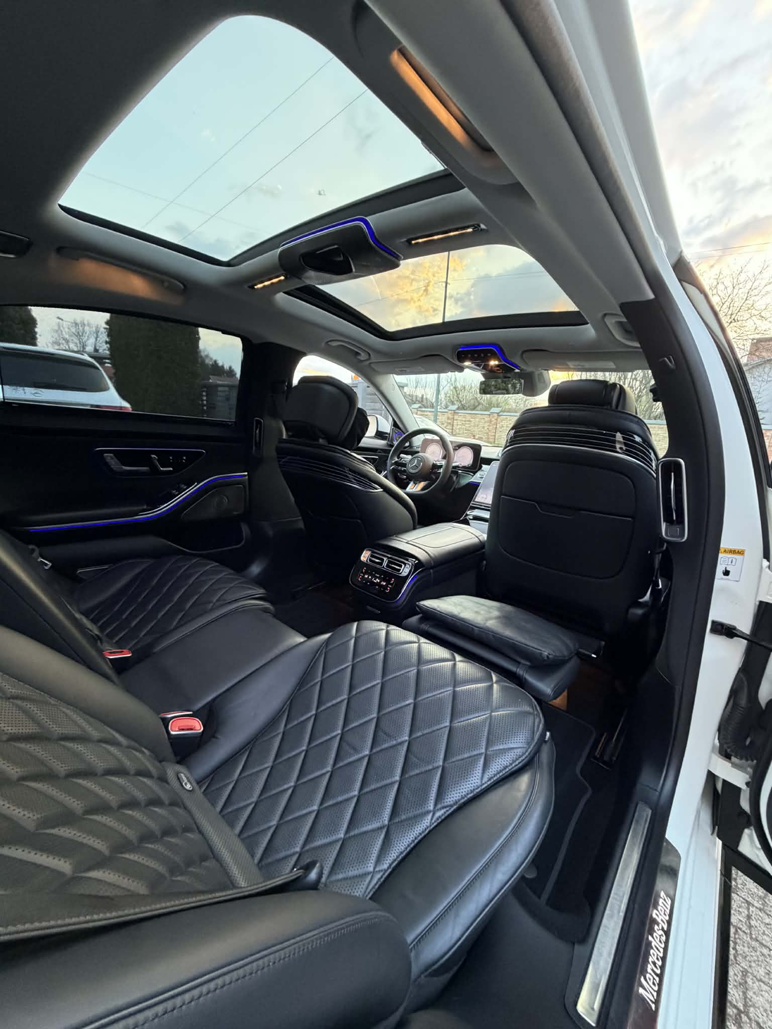 Matowo-Biały Mercedes-Benz Klasy S580 W223 4.0 v8 503km – urzeczywistnienie luksusu z v8 ! Możliwość prowadzenia !