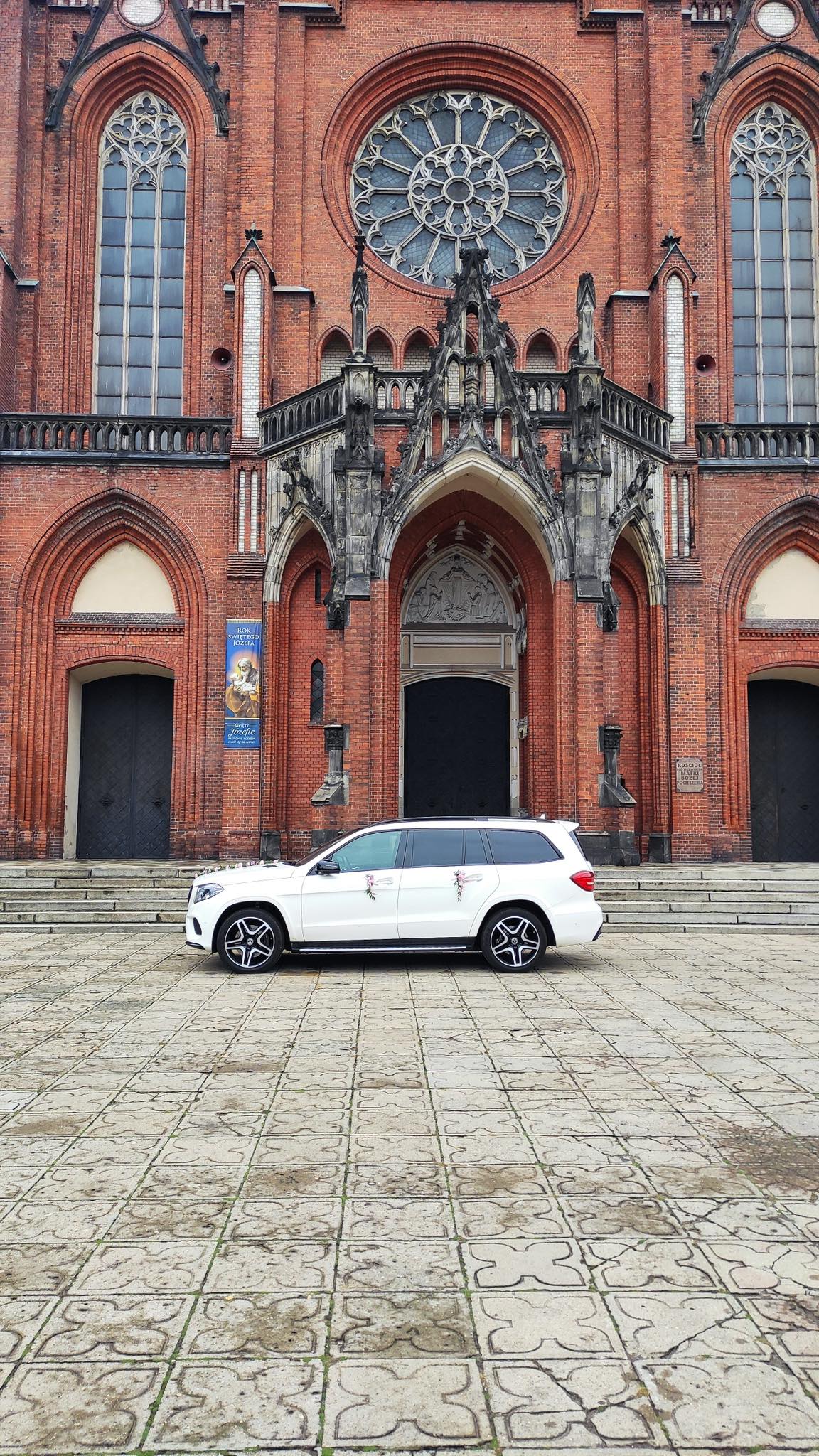 Biały Mercedes GLS w pakiecie AMG / 7-osobowy !