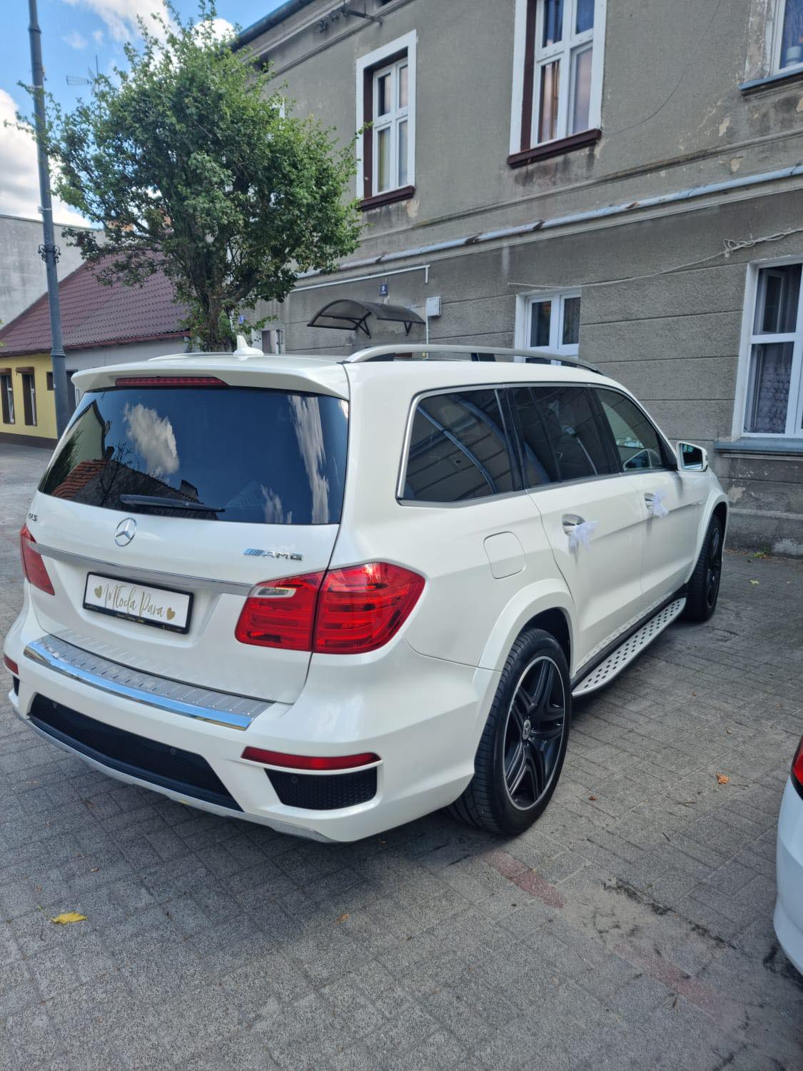 Biały Mercedes GLS 7-osobowy