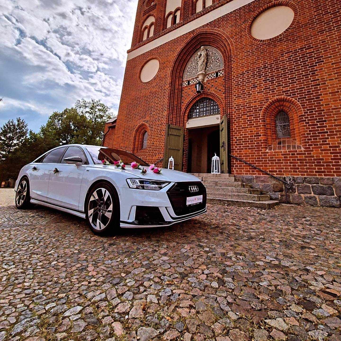 Najnowsze białe Audi A8 D5 long
