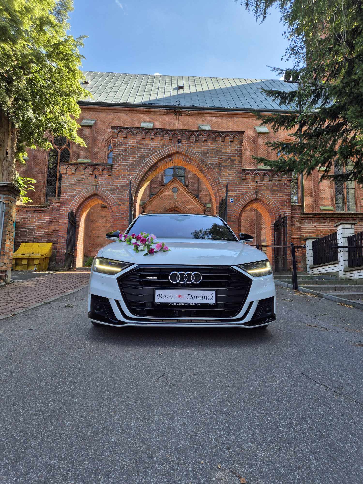 Najnowsze białe Audi A8 D5 long