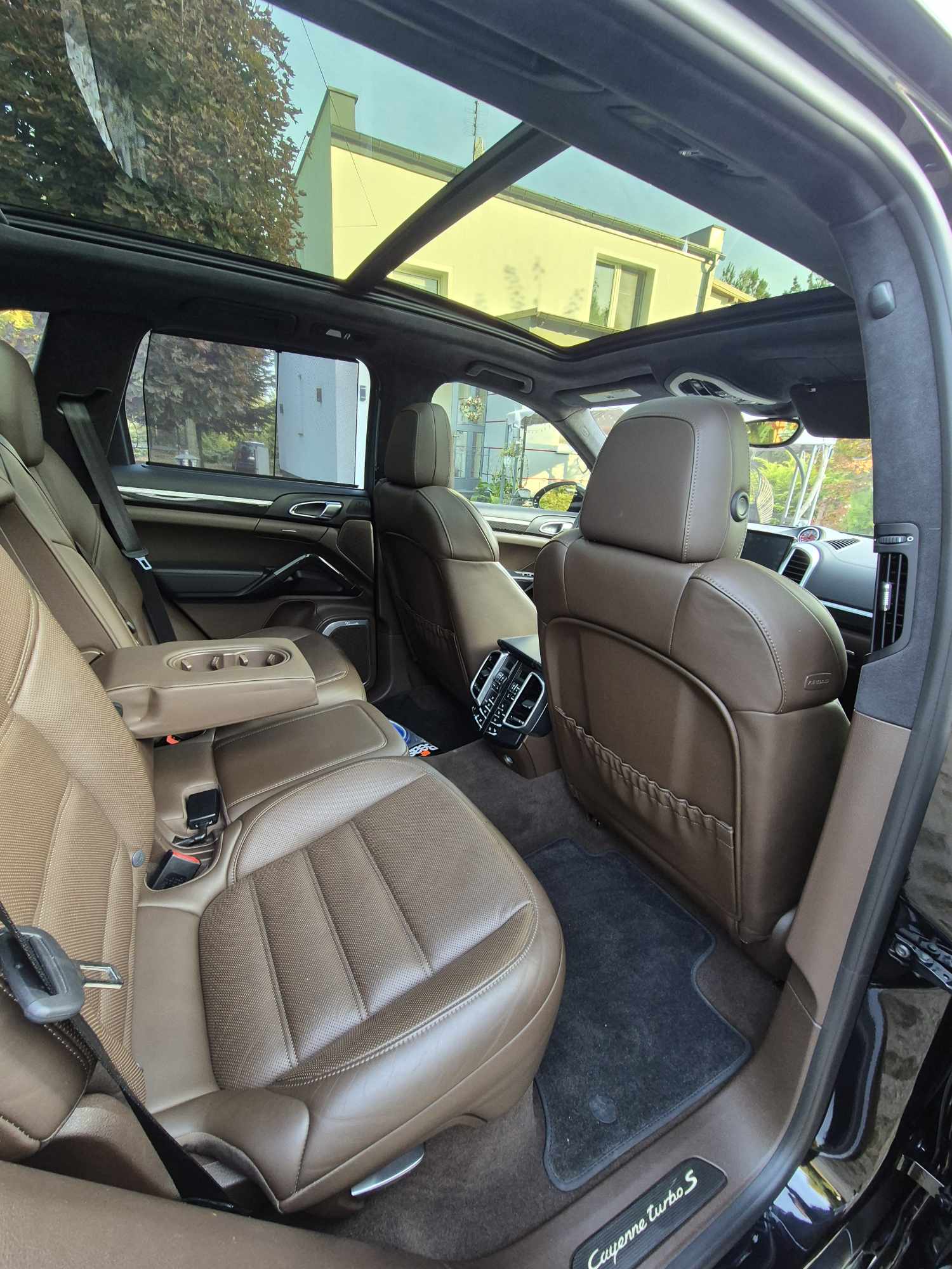 Czarne Porsche Cayenne II Turbo S