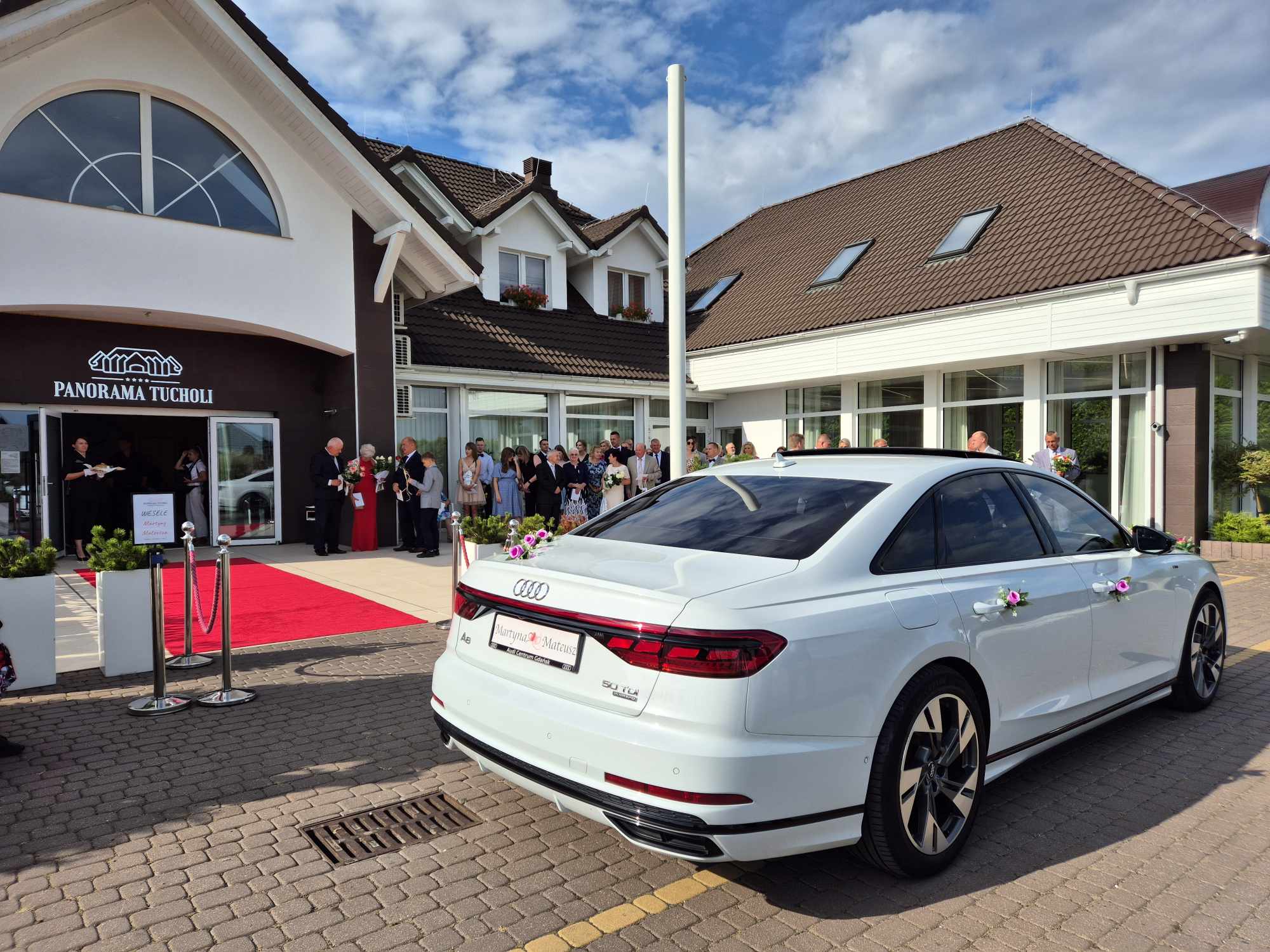 Najnowsze białe Audi A8 D5 long