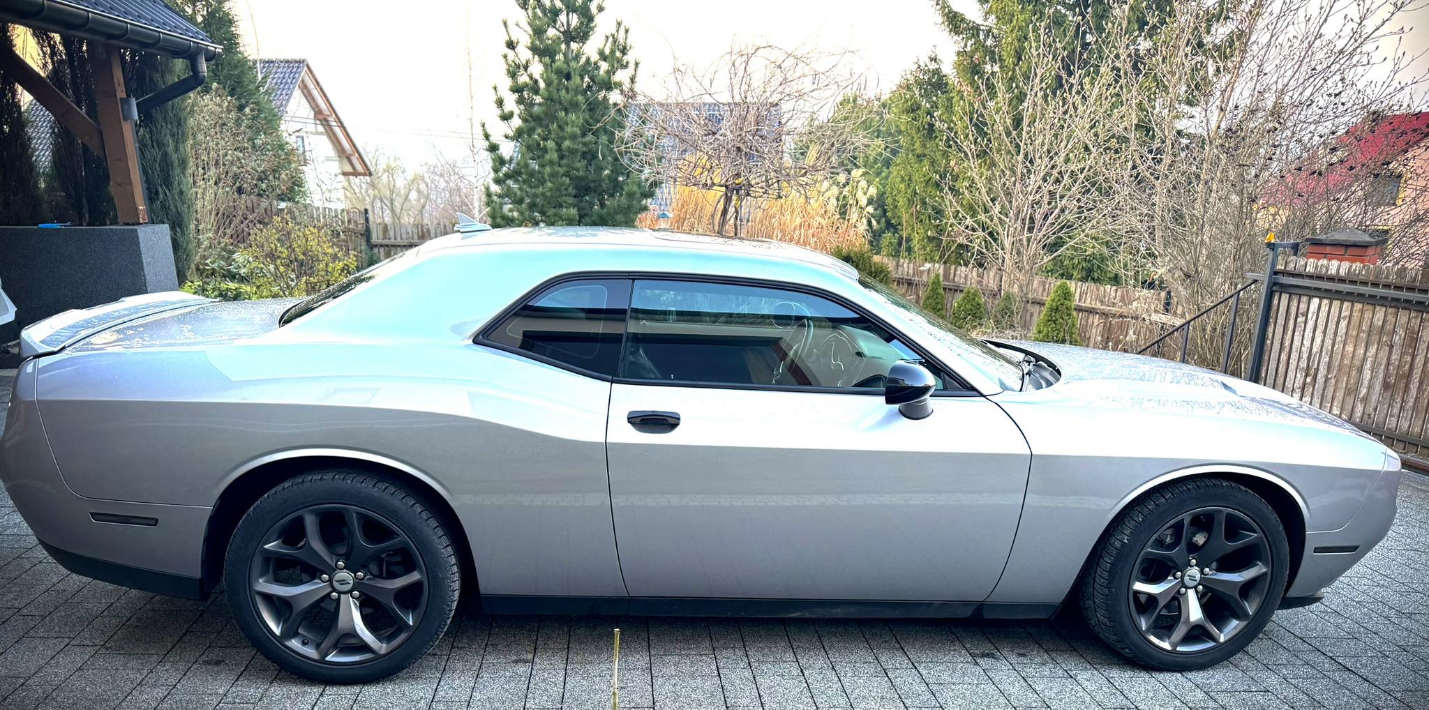 Szary Dodge Challenger V6 - sami prowadzicie !