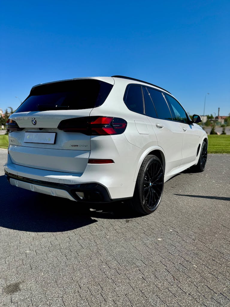 Białe poliftowe Bmw X5 2025