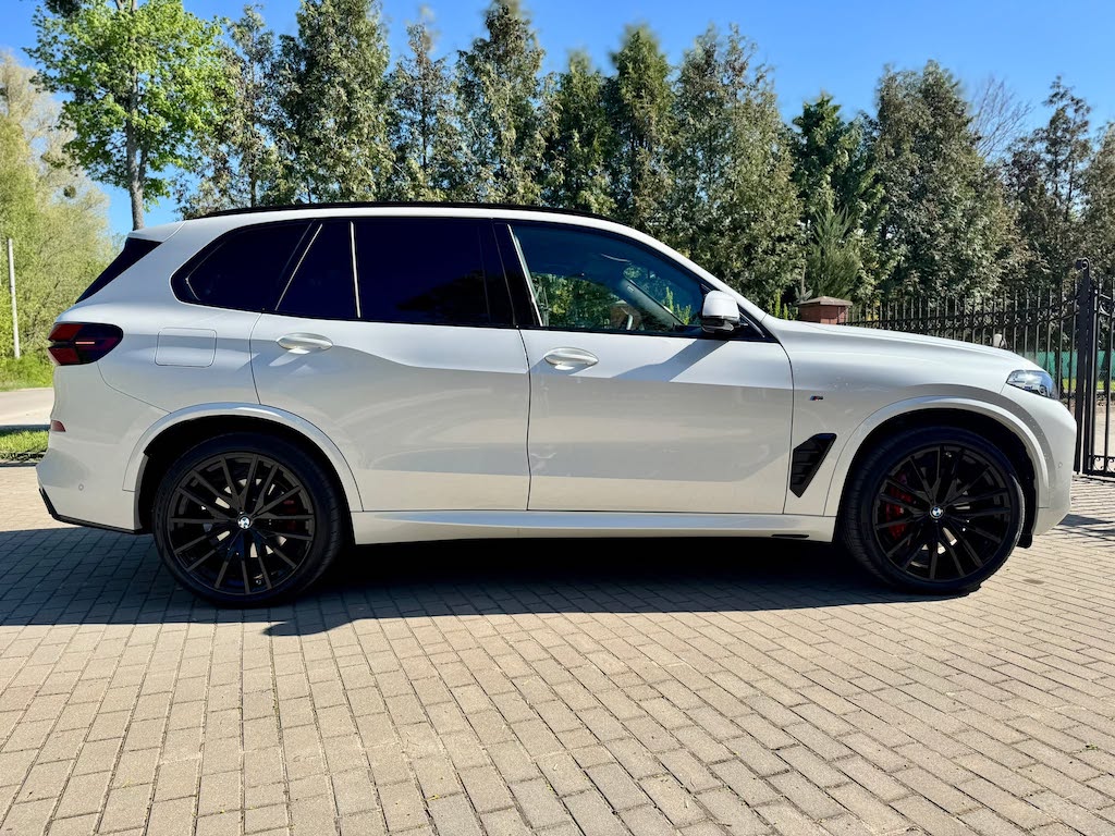 Białe poliftowe Bmw X5 2025