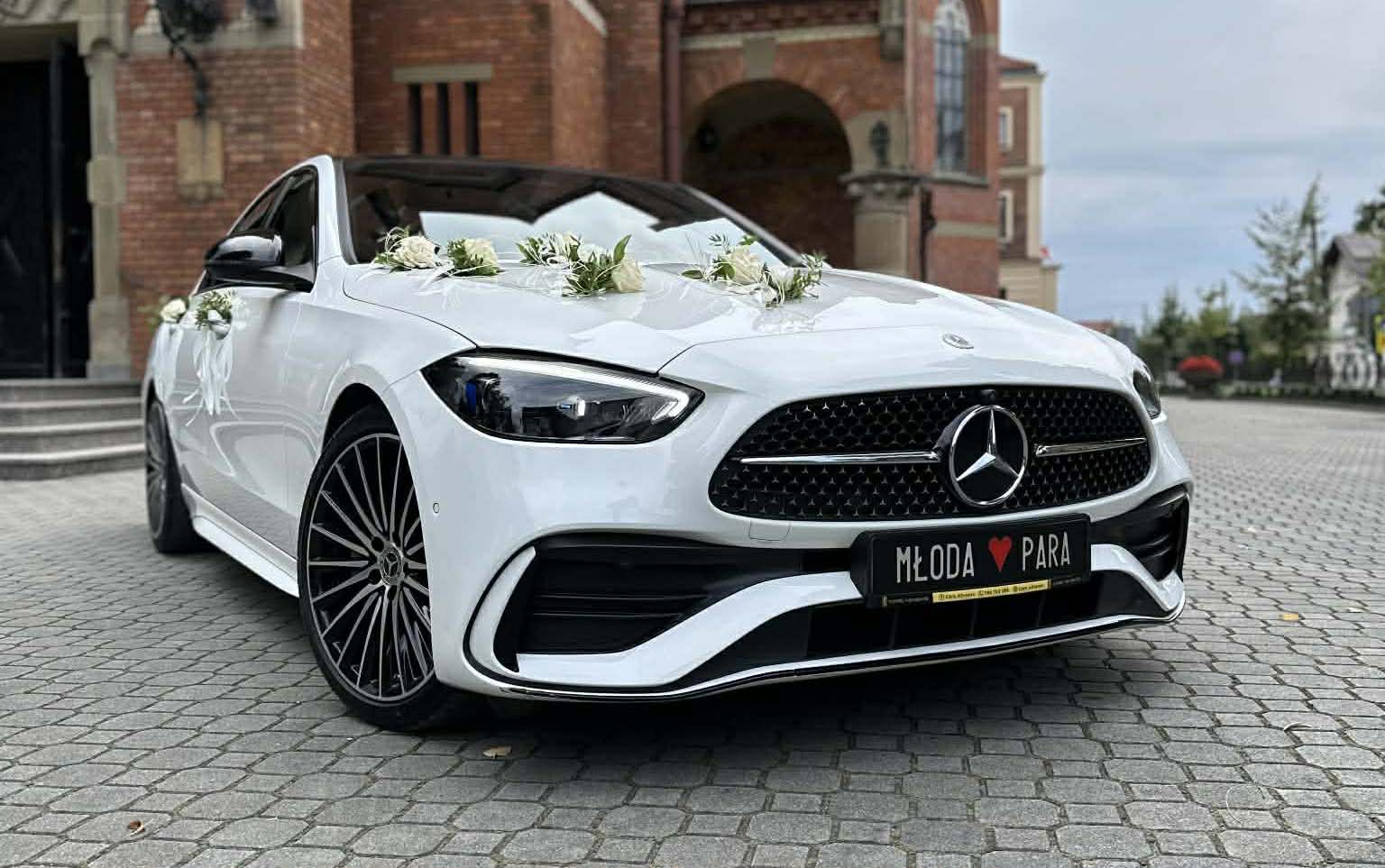 Biały Mercedes C w206 w pakiecie AMG