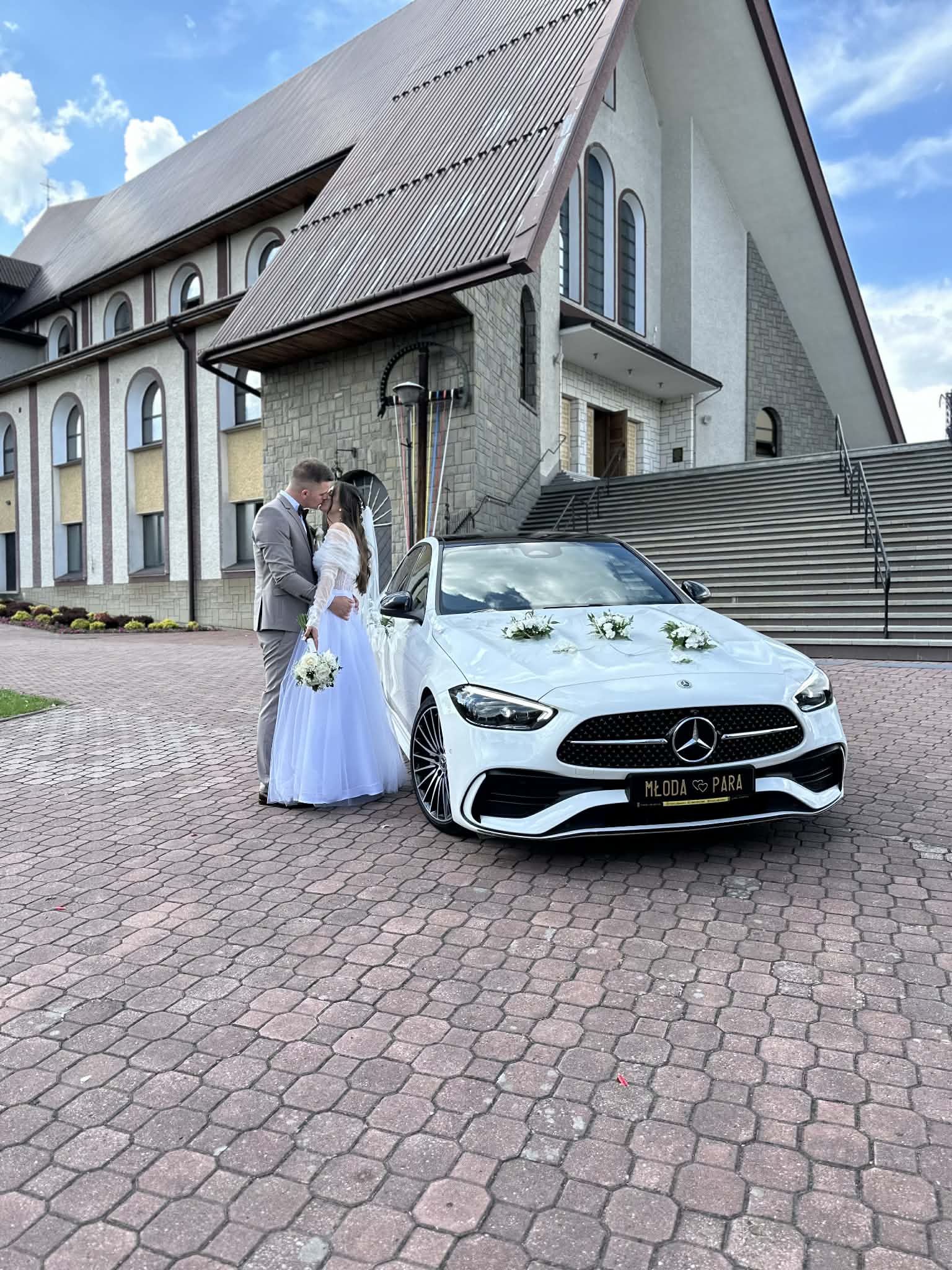 Biały Mercedes C w206 w pakiecie AMG