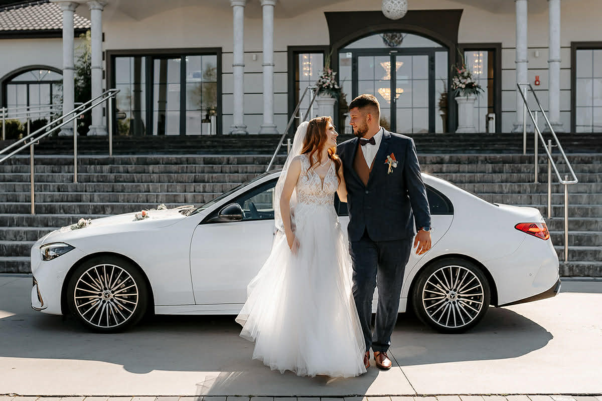 Biały Mercedes C w206 w pakiecie AMG