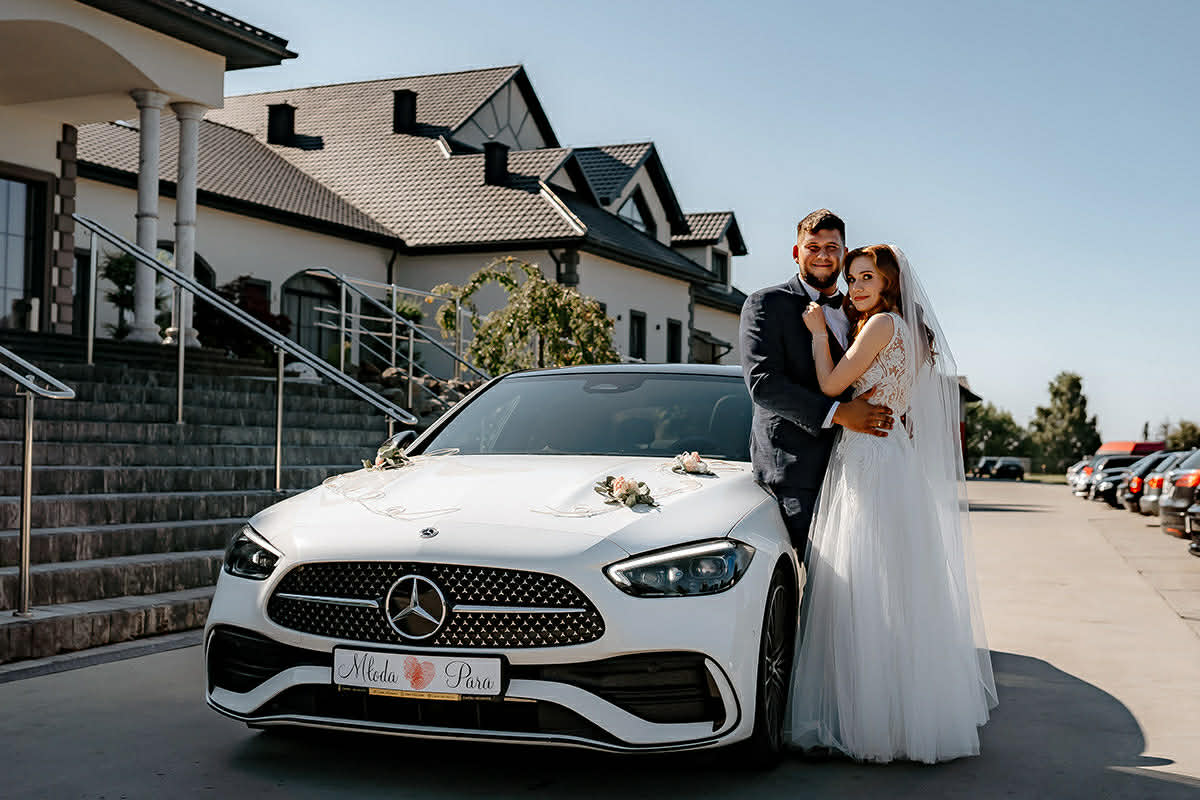 Biały Mercedes C w206 w pakiecie AMG