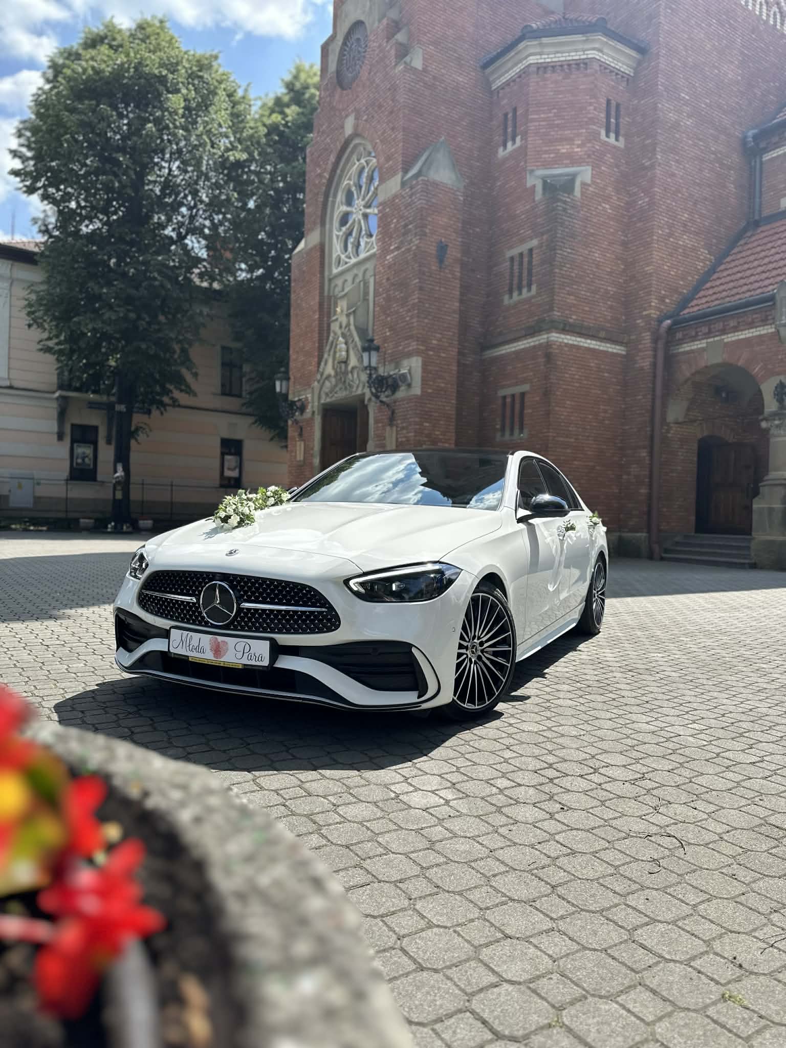 Biały Mercedes C w206 w pakiecie AMG
