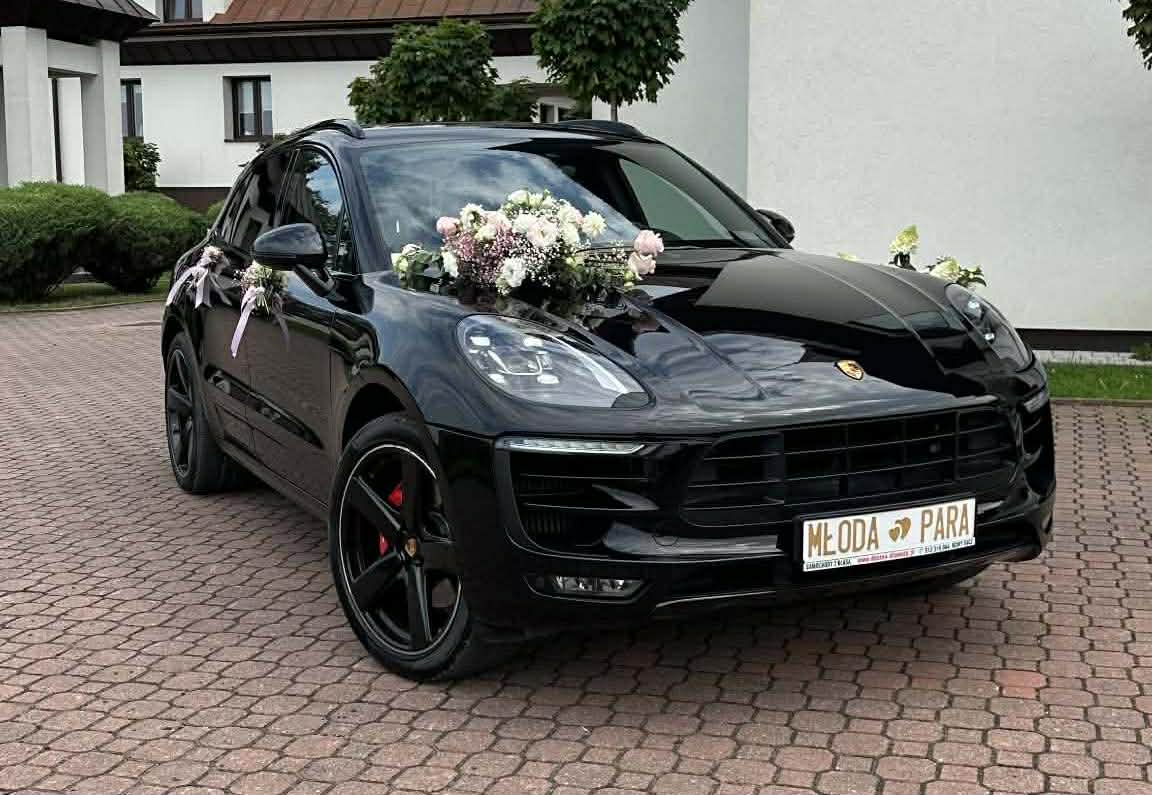 Czarne poliftowe Porsche Macan GTS