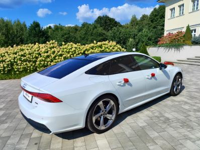 Białe Audi A7 C8 Sportback