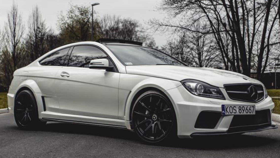 Kultowy ! Biały Mercedes klasy C63 AMG w204 prawdziwe 6.3l 507km ! - sami prowadzicie