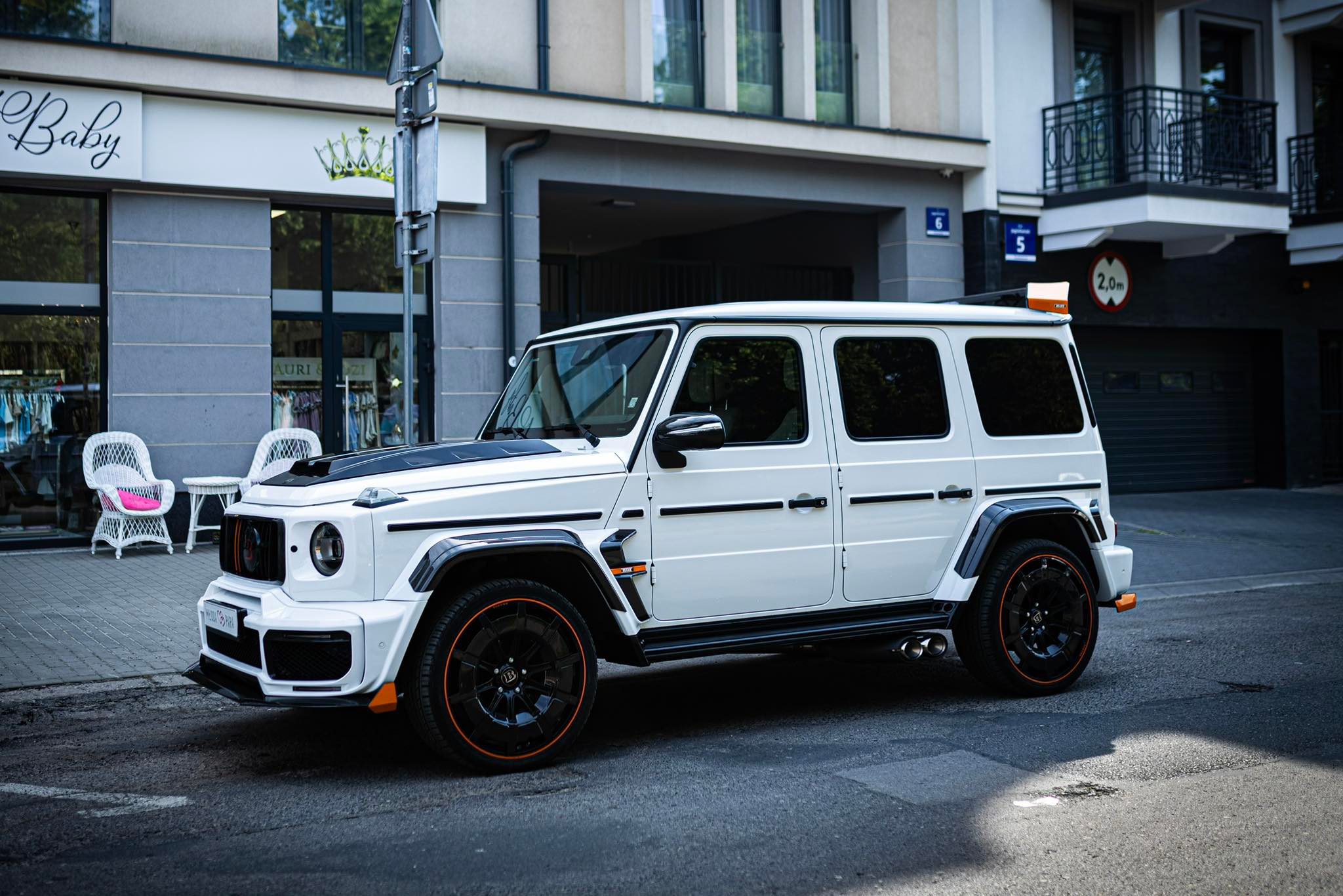 Obłędny, najnowszy, biały Mercedes klasy G Brabus Rocket900 !