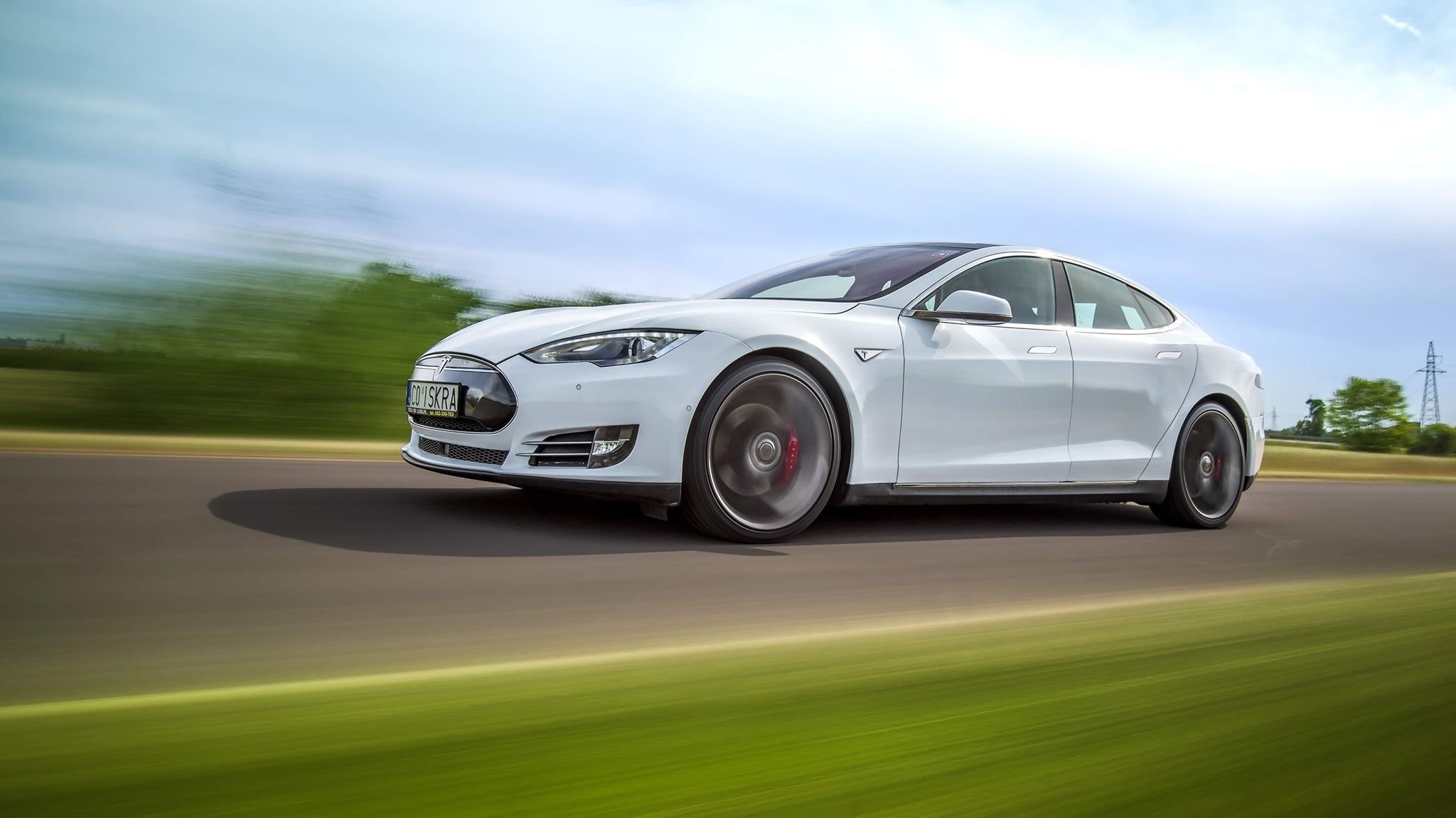 Tesla model S -> 700 km !
