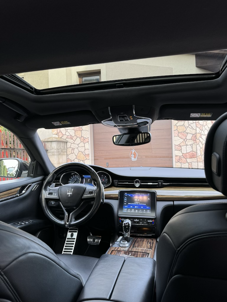 Czarne Maserati Quattroporte SQ4 Gran Sport
