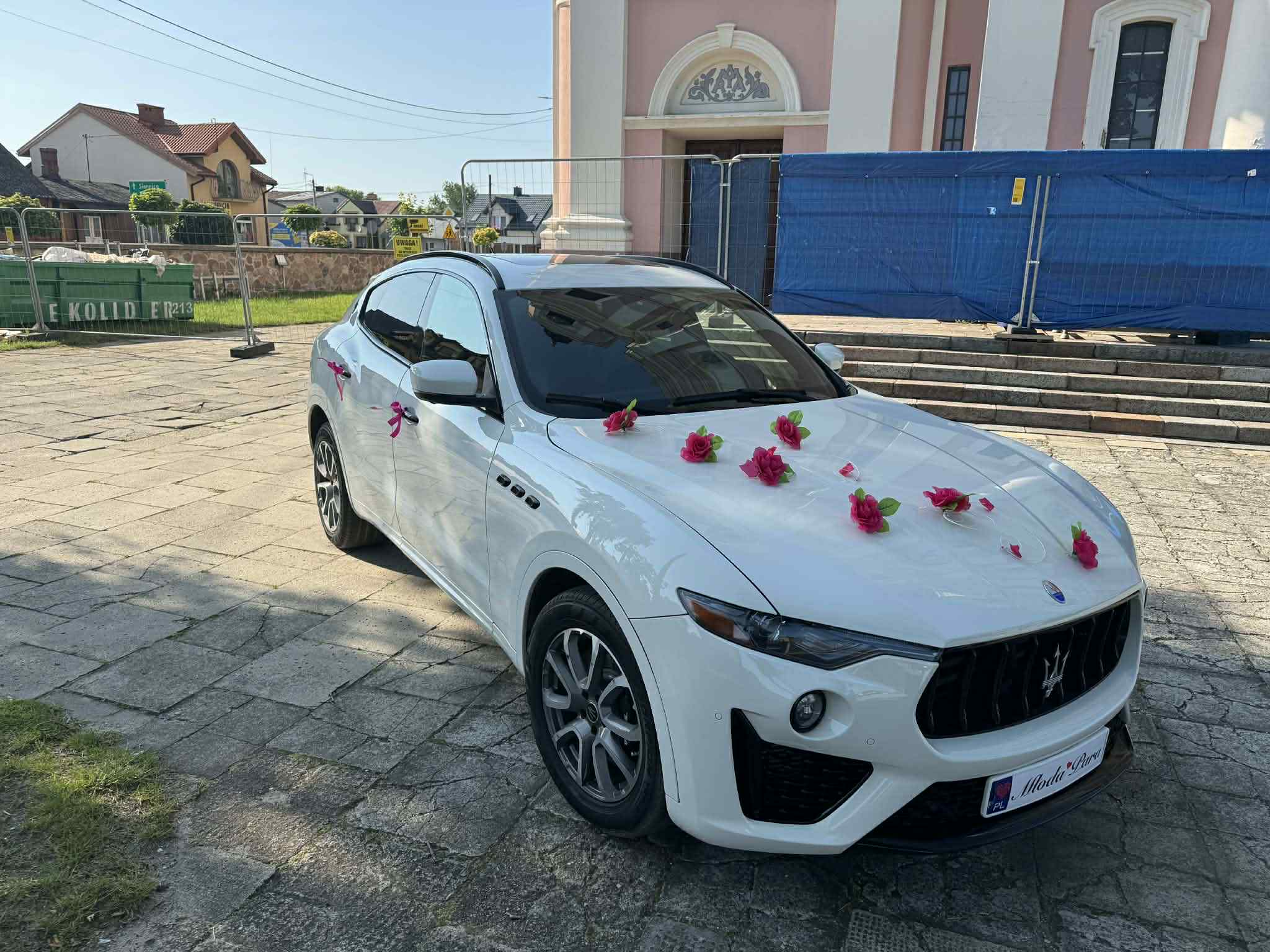 Białe Maserati Levante S