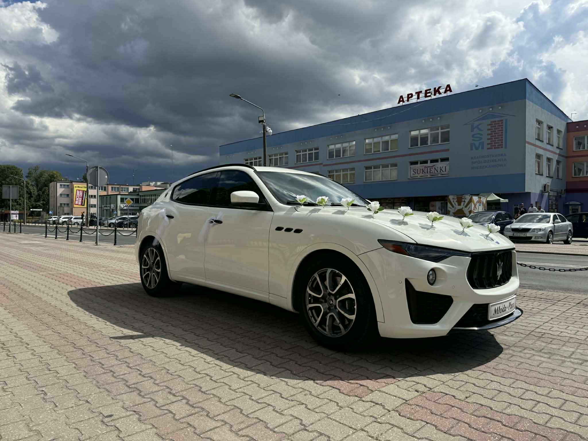 Białe Maserati Levante S