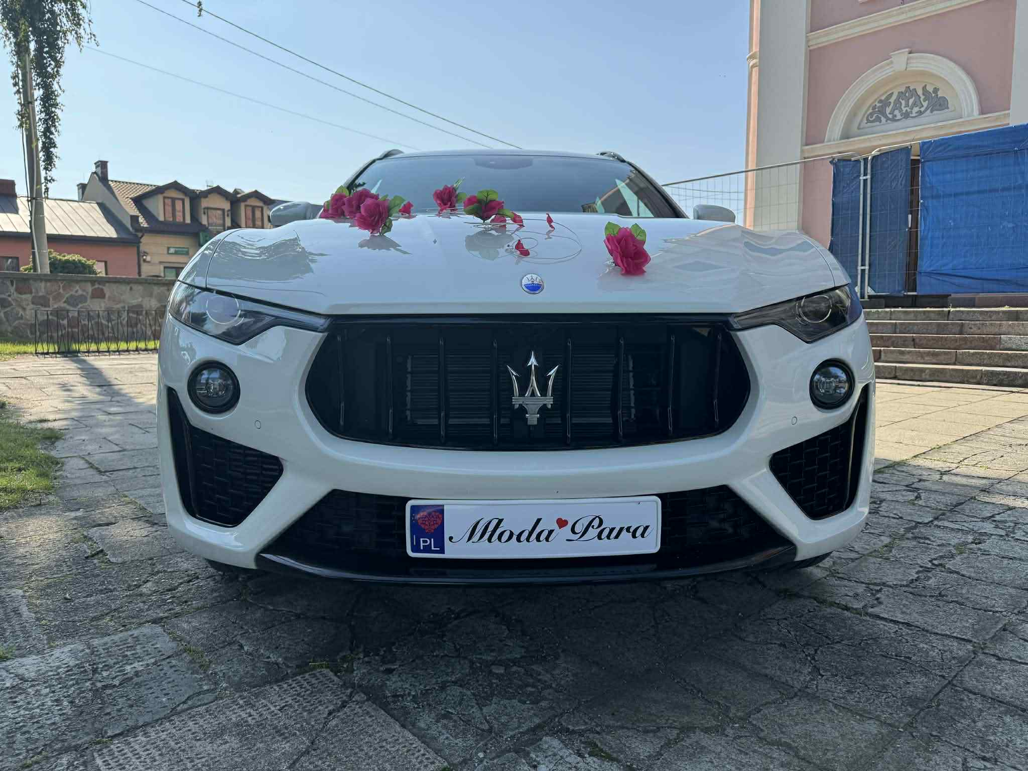 Białe Maserati Levante S