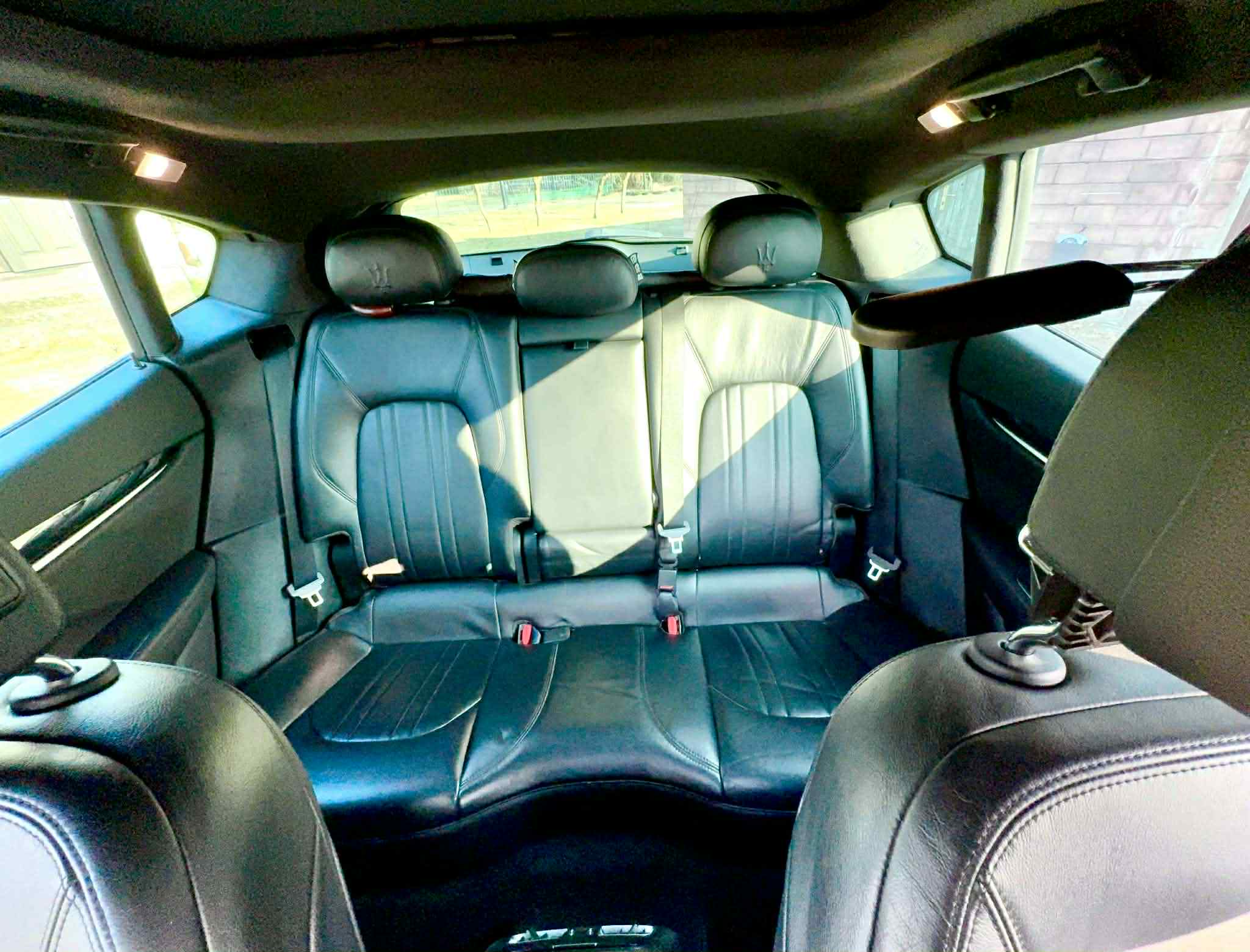 Białe Maserati Levante S