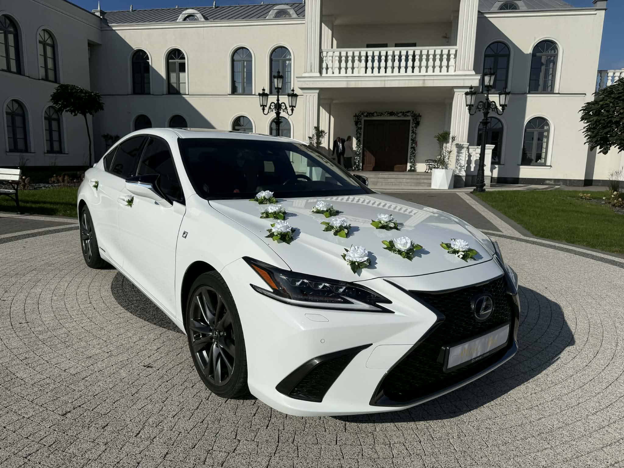 Biały Lexus Es300h