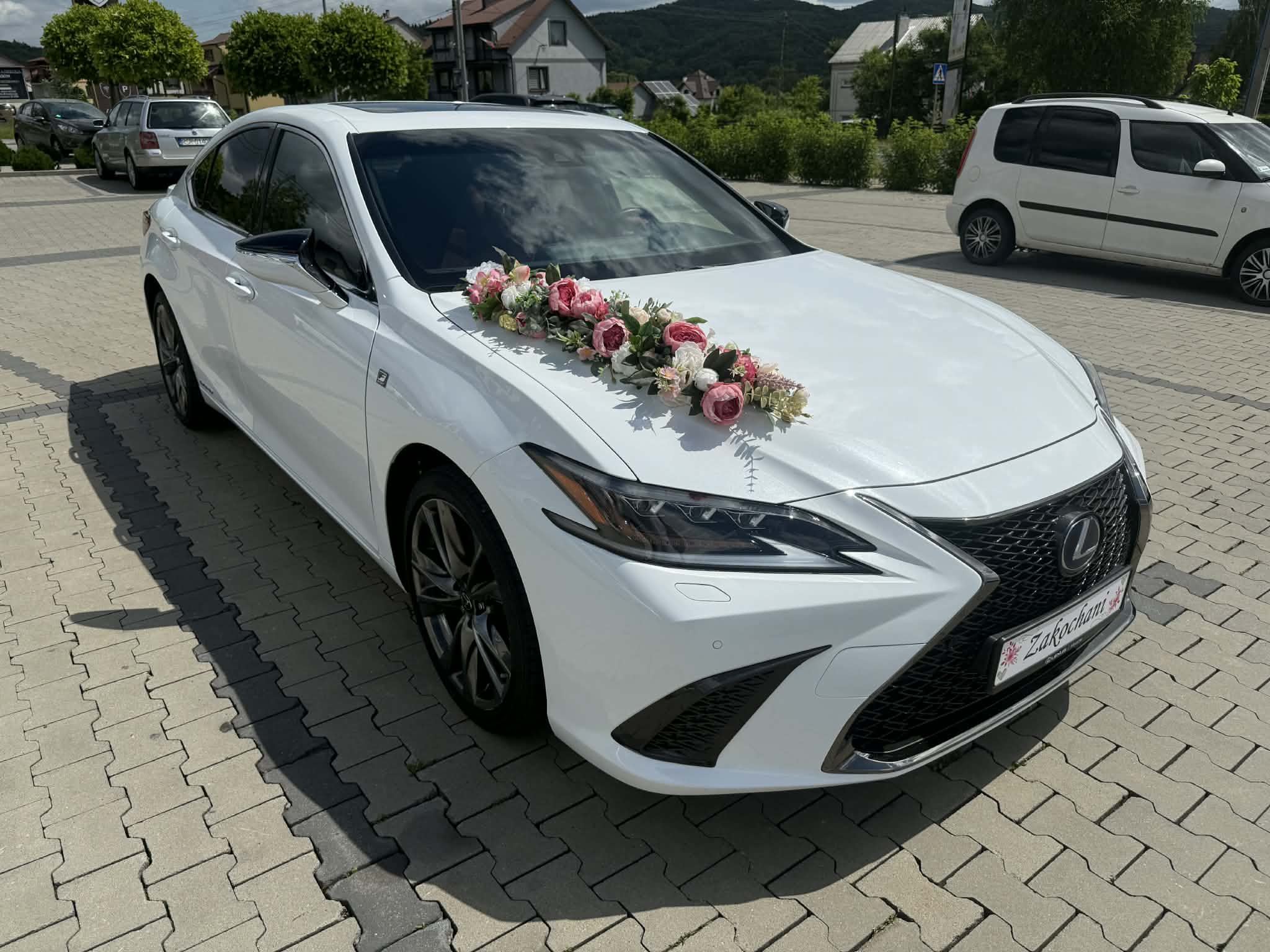 Biały Lexus Es300h
