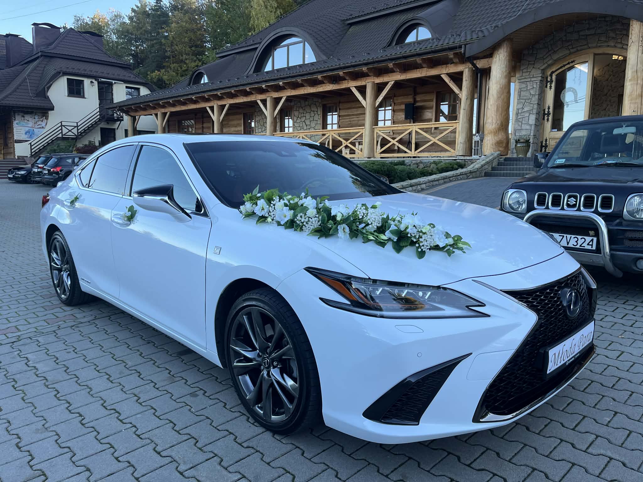 Biały Lexus Es300h