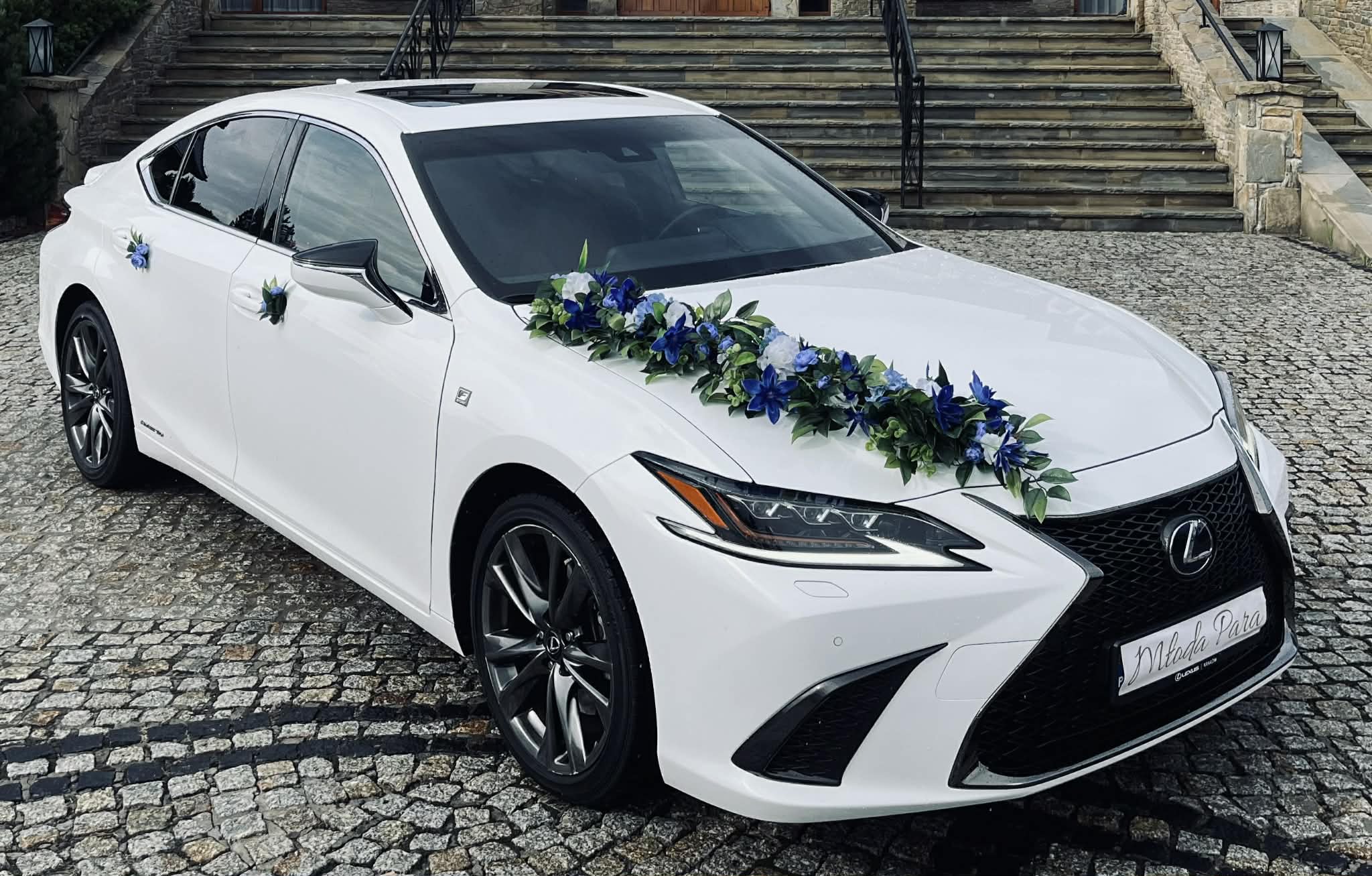 Biały Lexus Es300h
