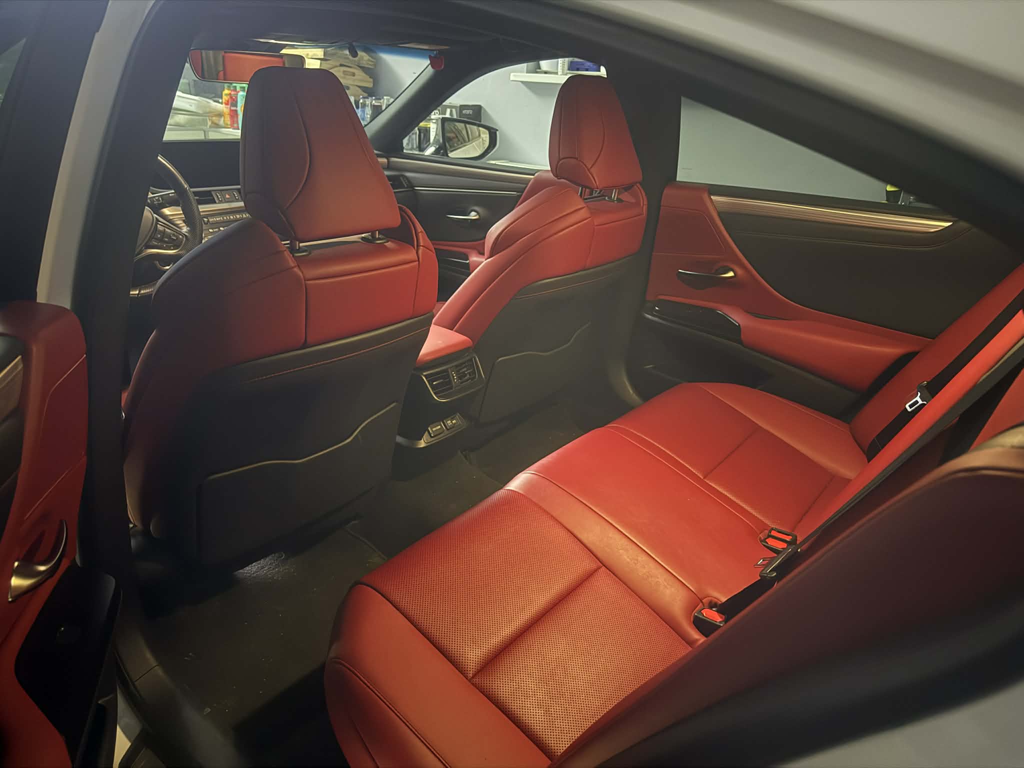 Biały Lexus Es300h