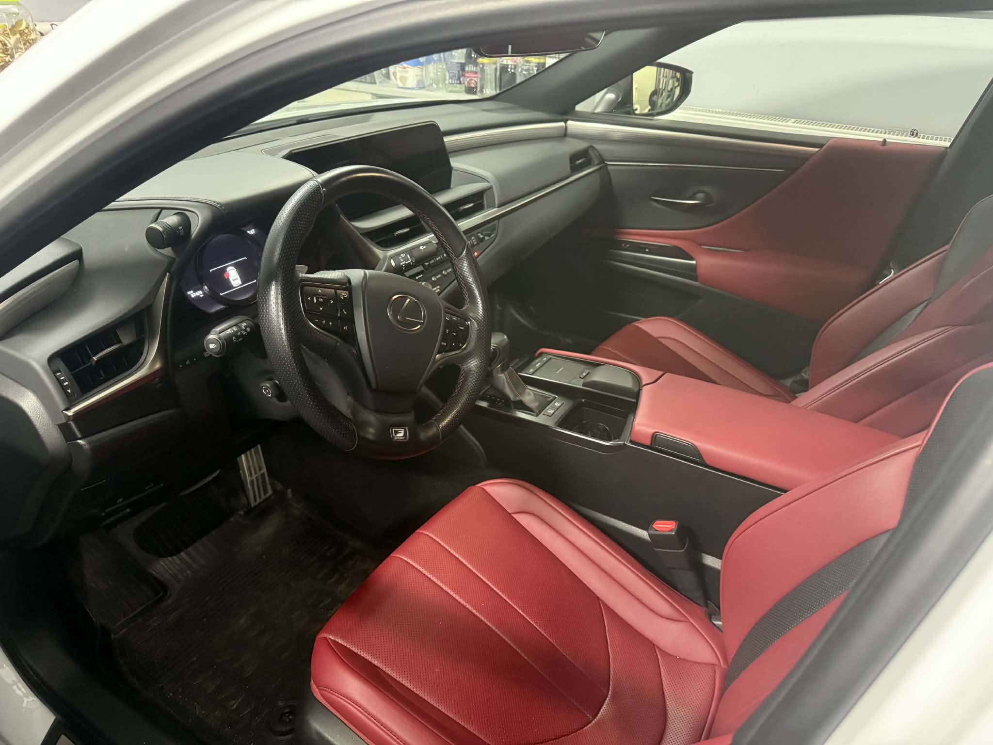 Biały Lexus Es300h