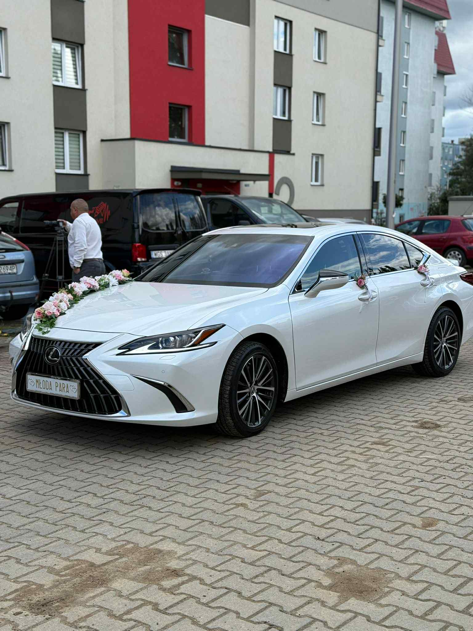 Biały Lexus Es300h