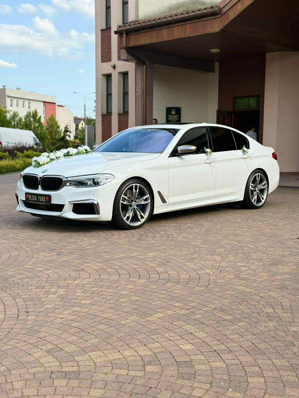 Białe Bmw M550xi g30 M-Performance 4.4l v8 462km