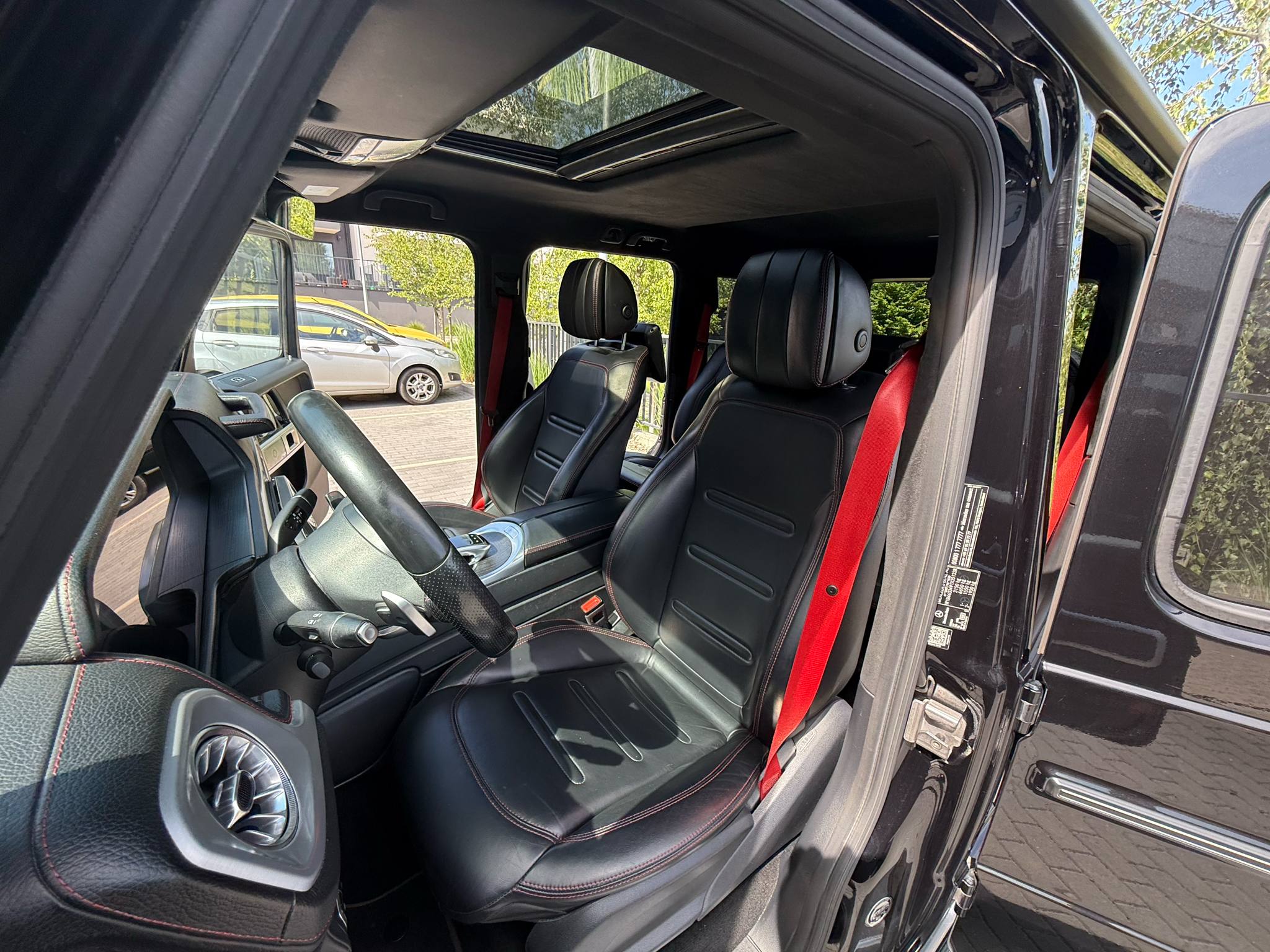 Czarna najnowsza Gelenda - G63 AMG 4.0 v8 585km - gangsterski klimat, ślubna legenda - możliwość prowadzenia !