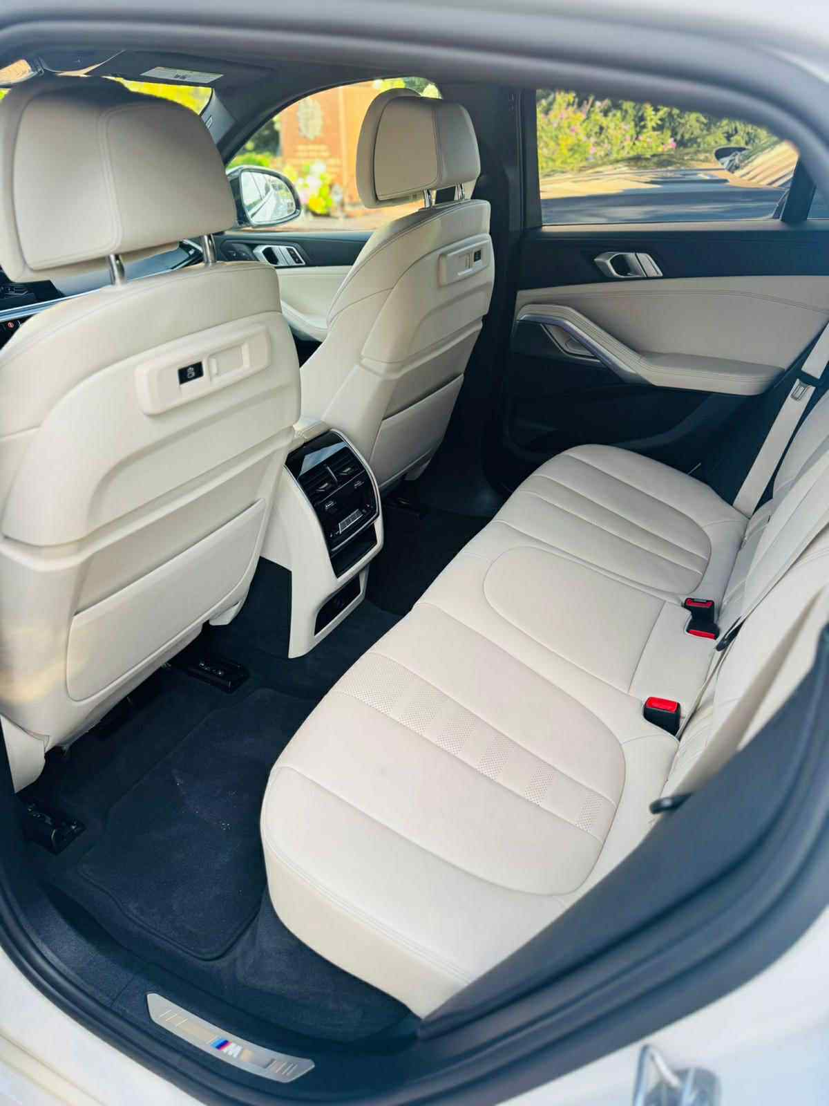 Białe, zjawiskowe Bmw X6 G06