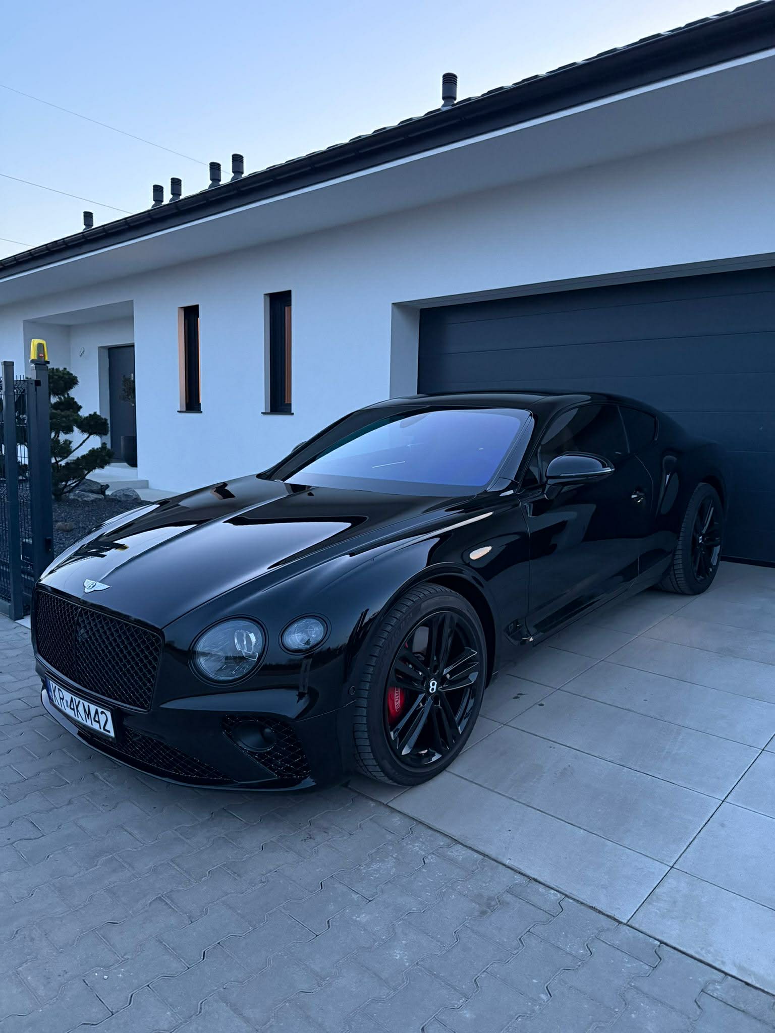 Czarny Bentley Continental GT 6.0 W12 - sam prowadzisz !