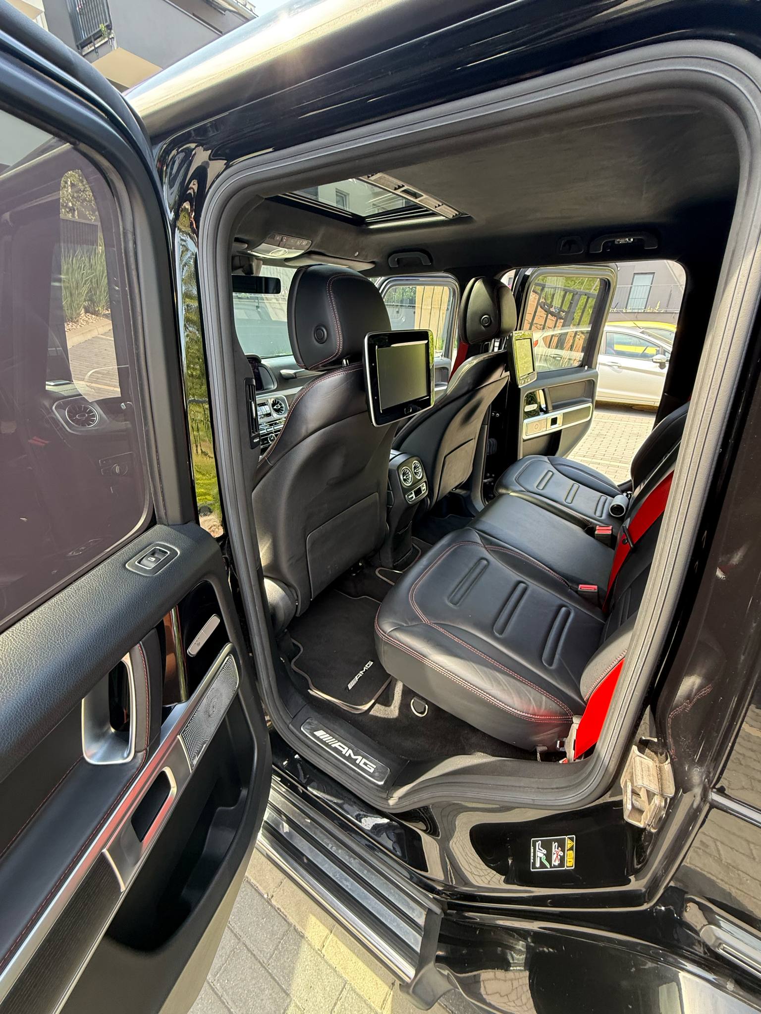 Czarna najnowsza Gelenda - G63 AMG 4.0 v8 585km - gangsterski klimat, ślubna legenda - możliwość prowadzenia !