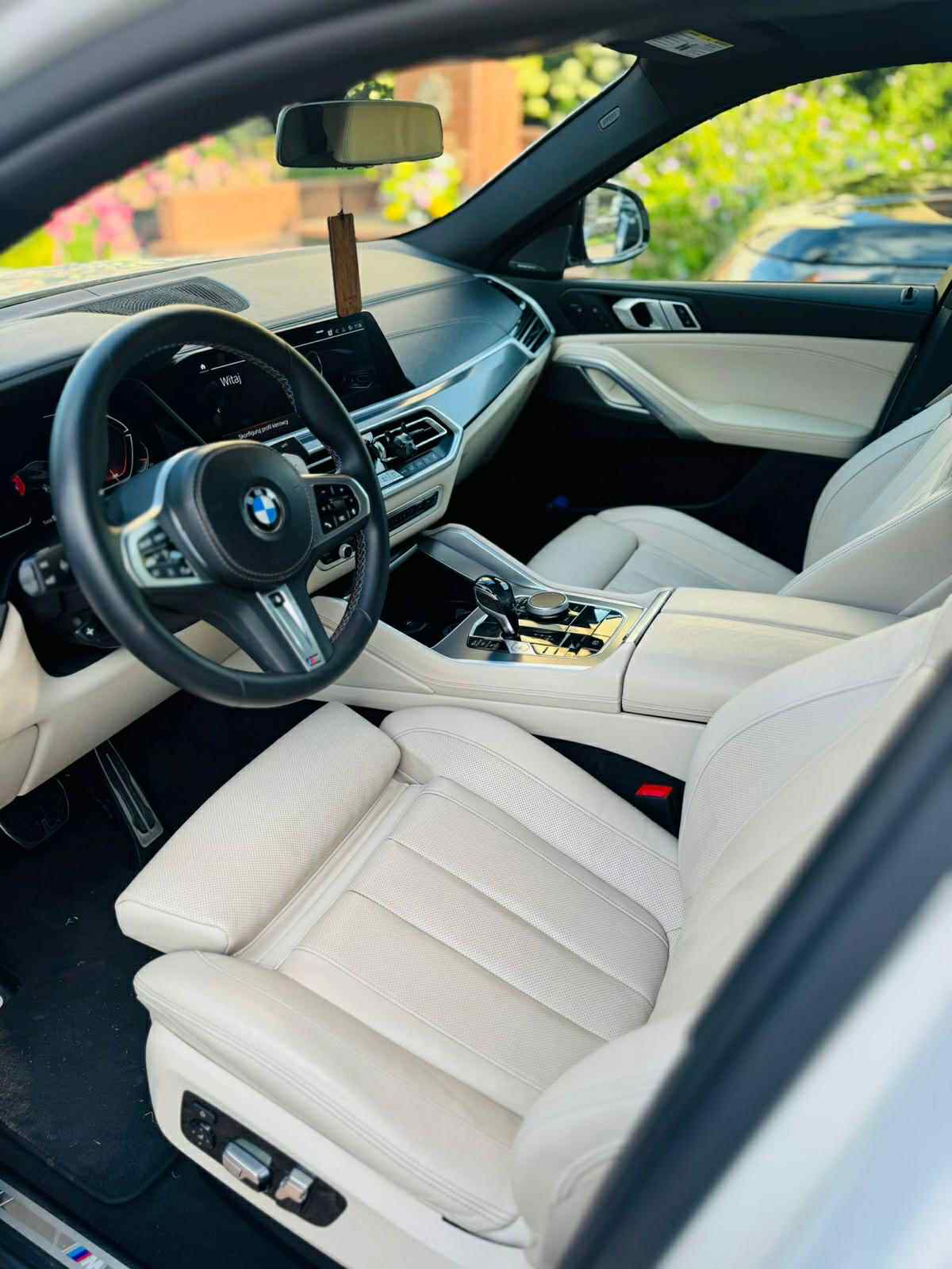 Białe, zjawiskowe Bmw X6 G06