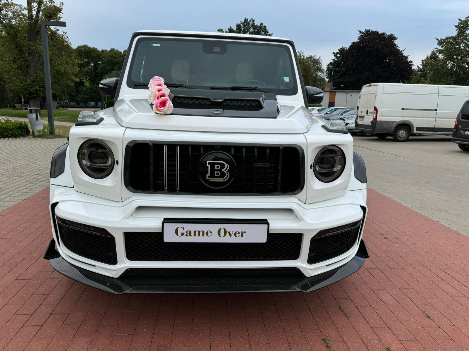 Obłędny, najnowszy, biały Mercedes klasy G Brabus Rocket900 !