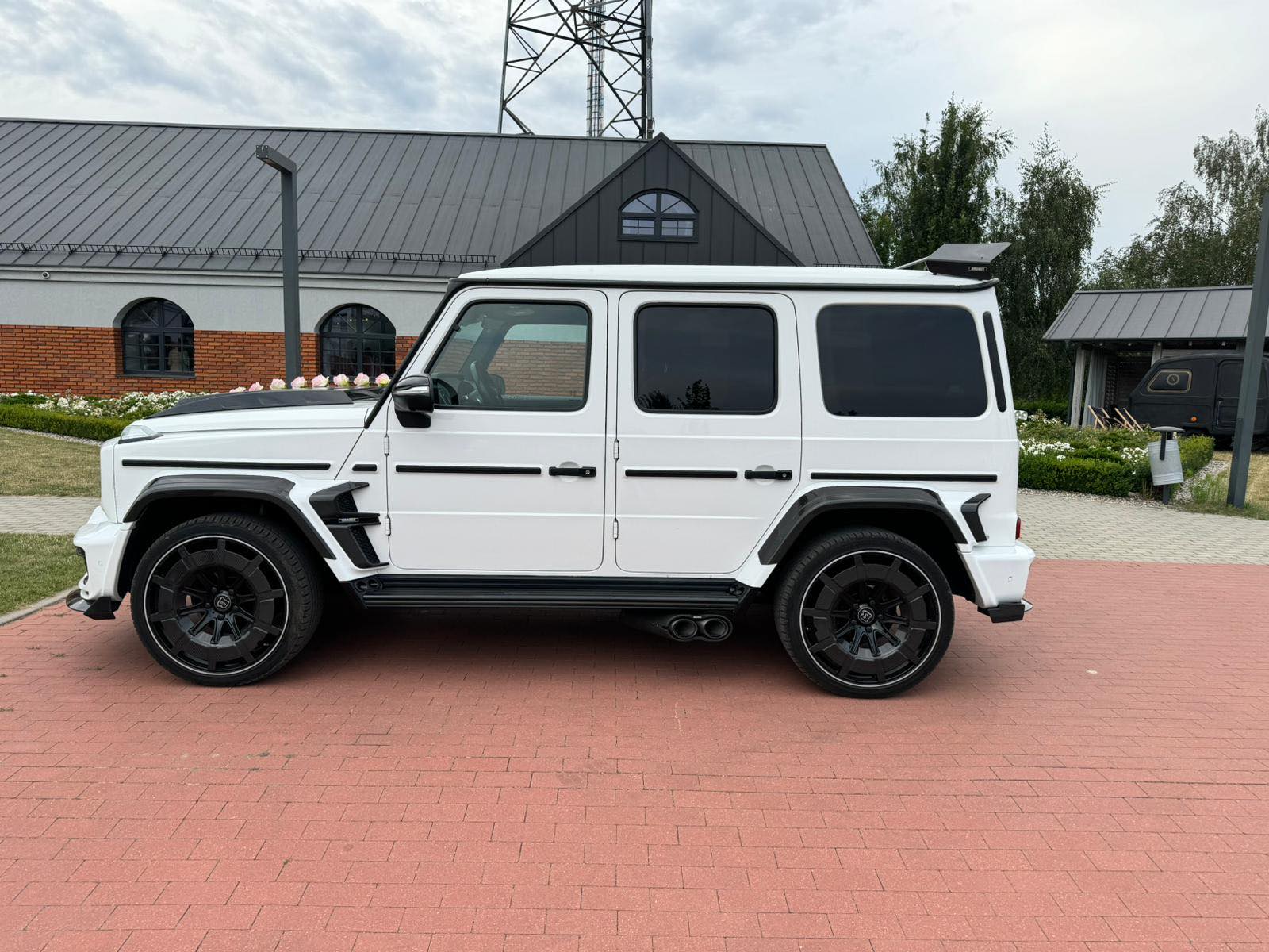 Obłędny, najnowszy, biały Mercedes klasy G Brabus Rocket900 !