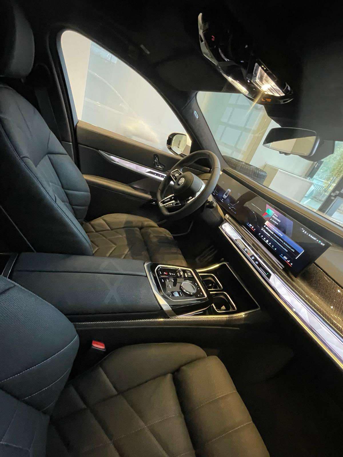 Najnowsze, białe Bmw serii 7 G70 Long