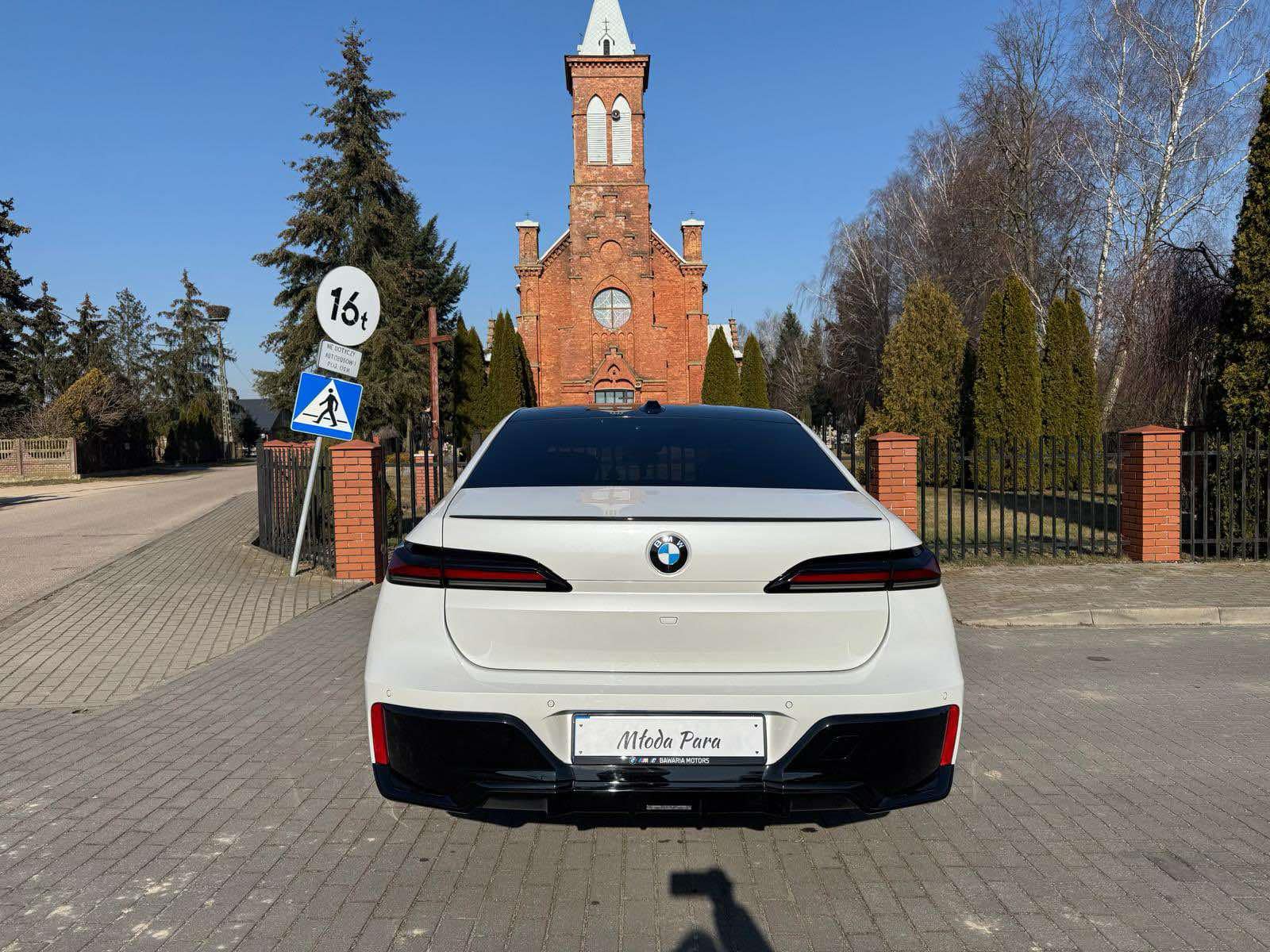 Najnowsze, białe Bmw serii 7 G70 Long