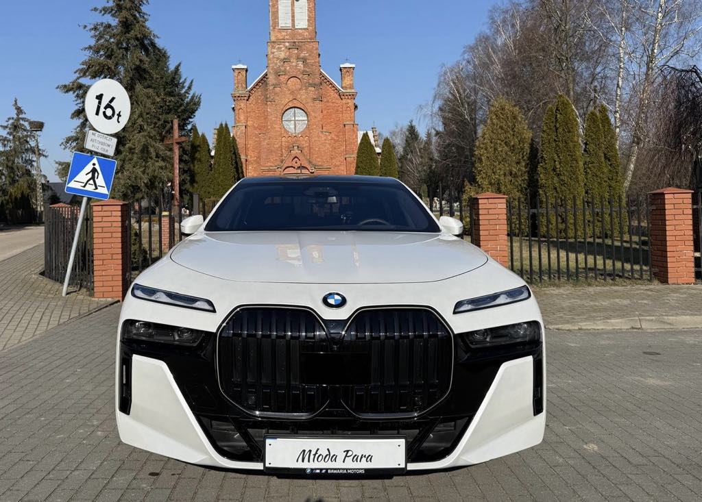Najnowsze, białe Bmw serii 7 G70 Long