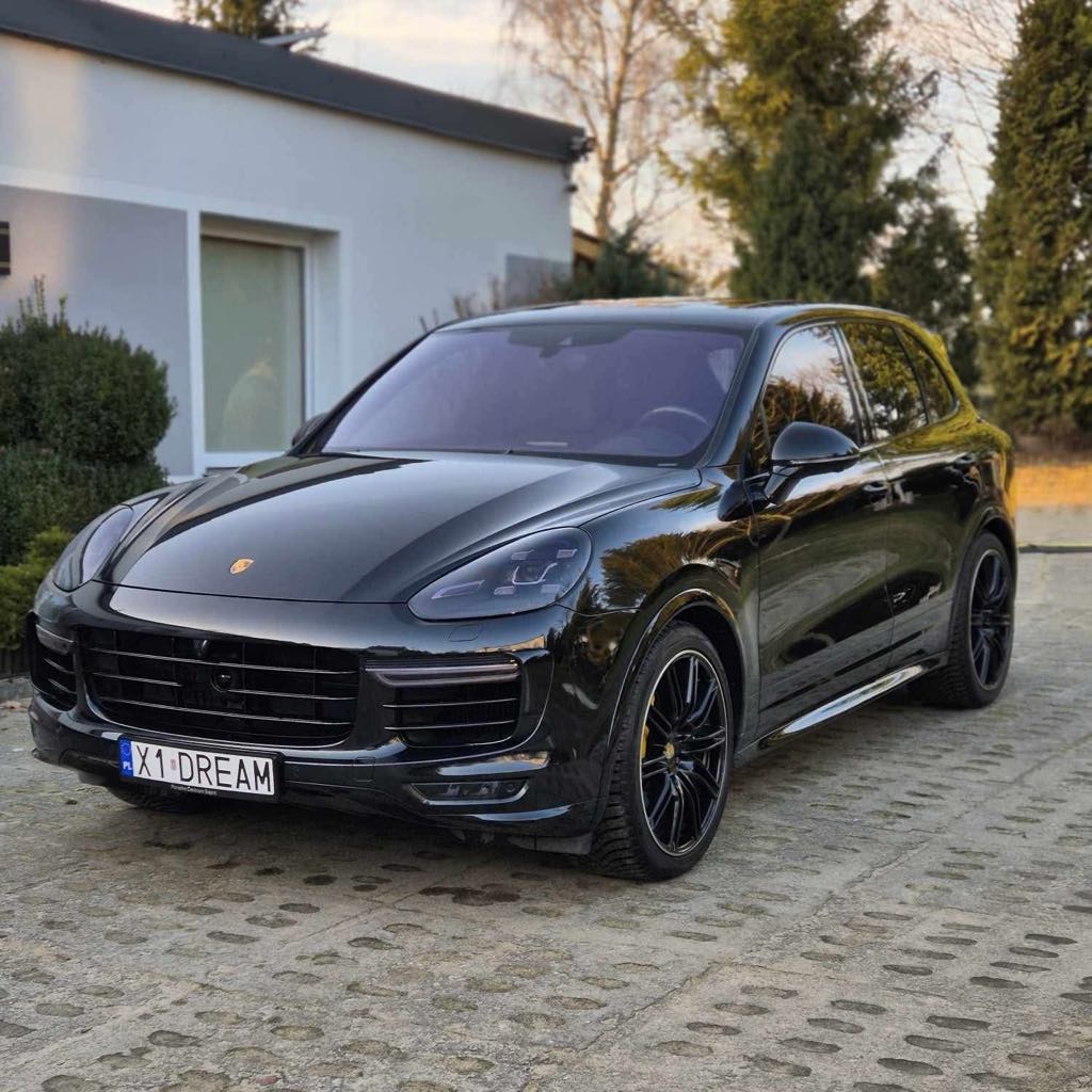 Czarne Porsche Cayenne II Turbo S
