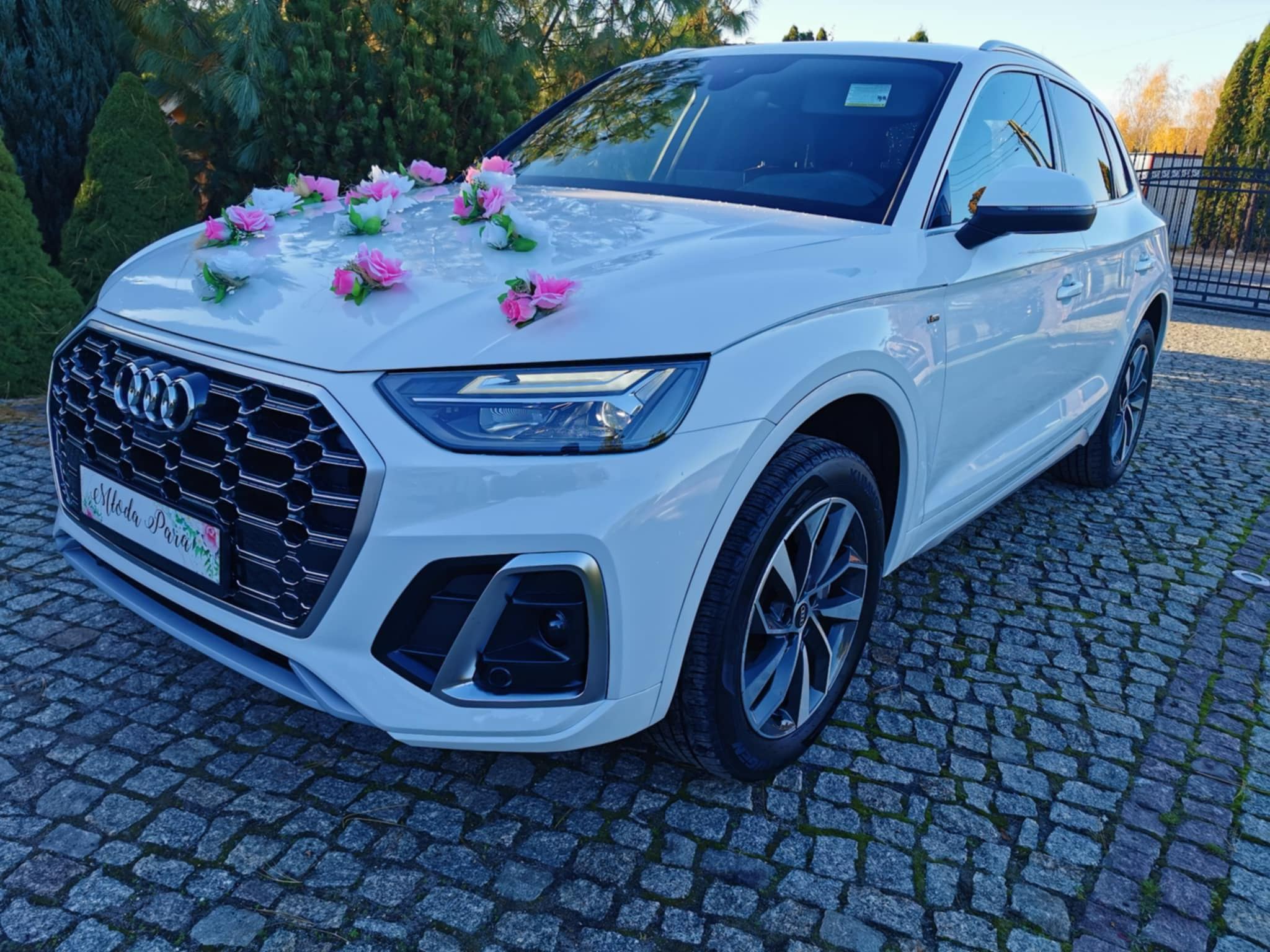 Białe Audi Q5 S-line